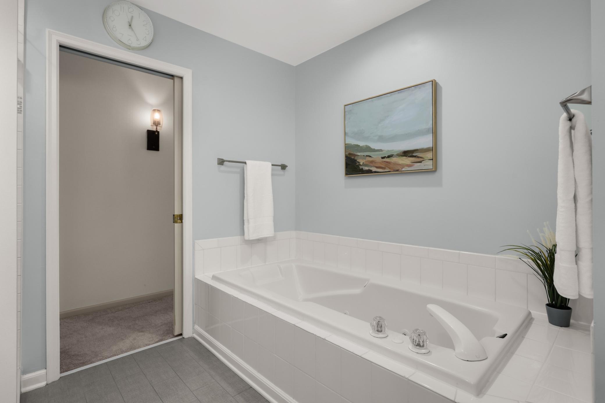 View of Residential at 826 Summit Avenue, Minneapolis MN 55403, Minneapolis (27 of 40) - Mike Wilen | Minnesota Team Real Estate