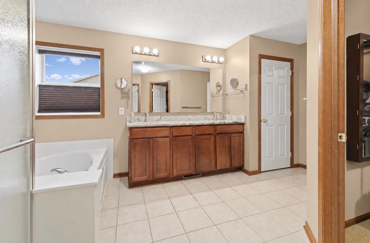 View of Residential at 2061 Winterberry Lane, Shakopee MN 55379, Shakopee (50 of 97) - Mike Wilen | Minnesota Team Real Estate