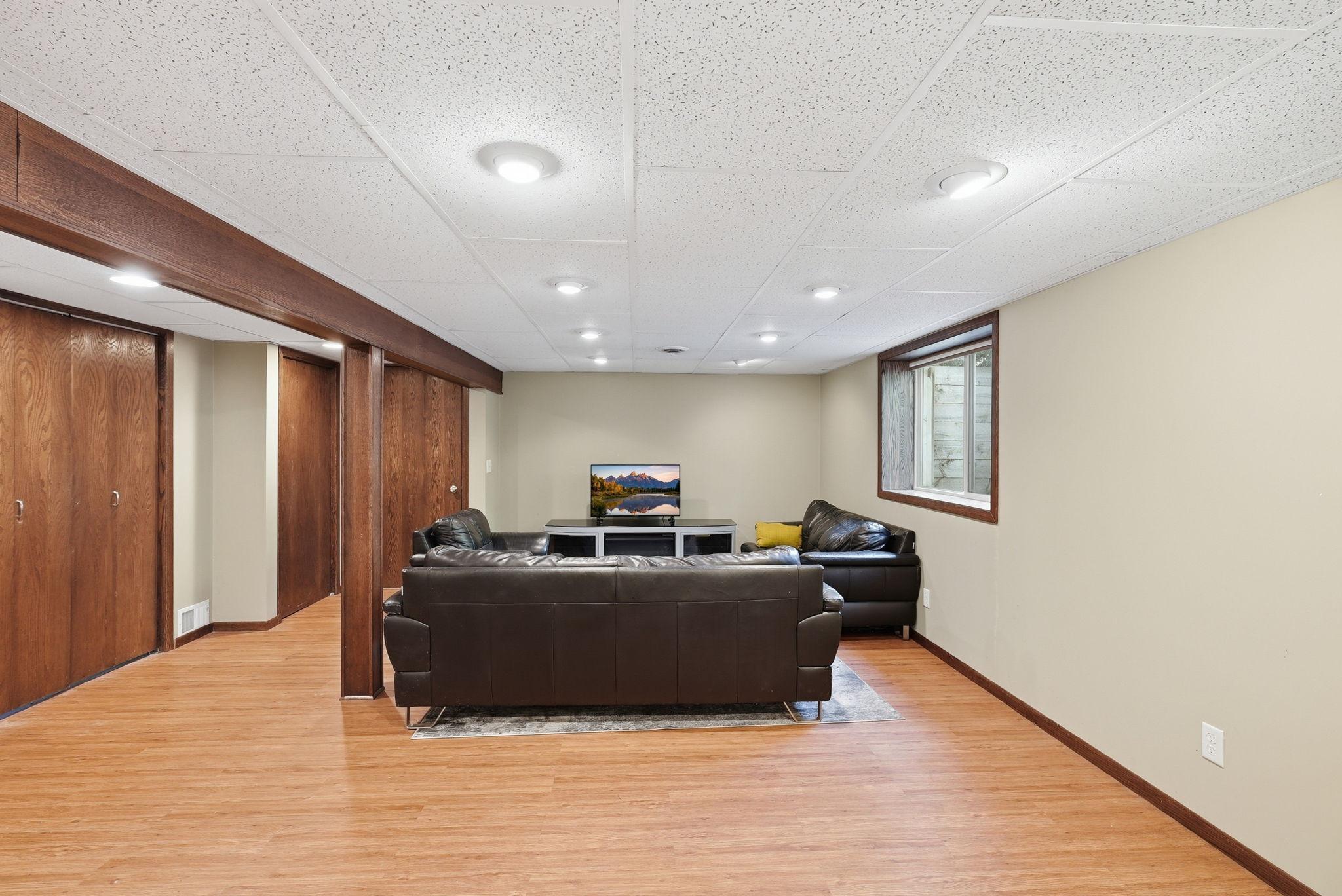 View of Residential at 916 Whitney Drive, Apple Valley MN 55124, Apple Valley (14 of 31) - Mike Wilen | Minnesota Team Real Estate