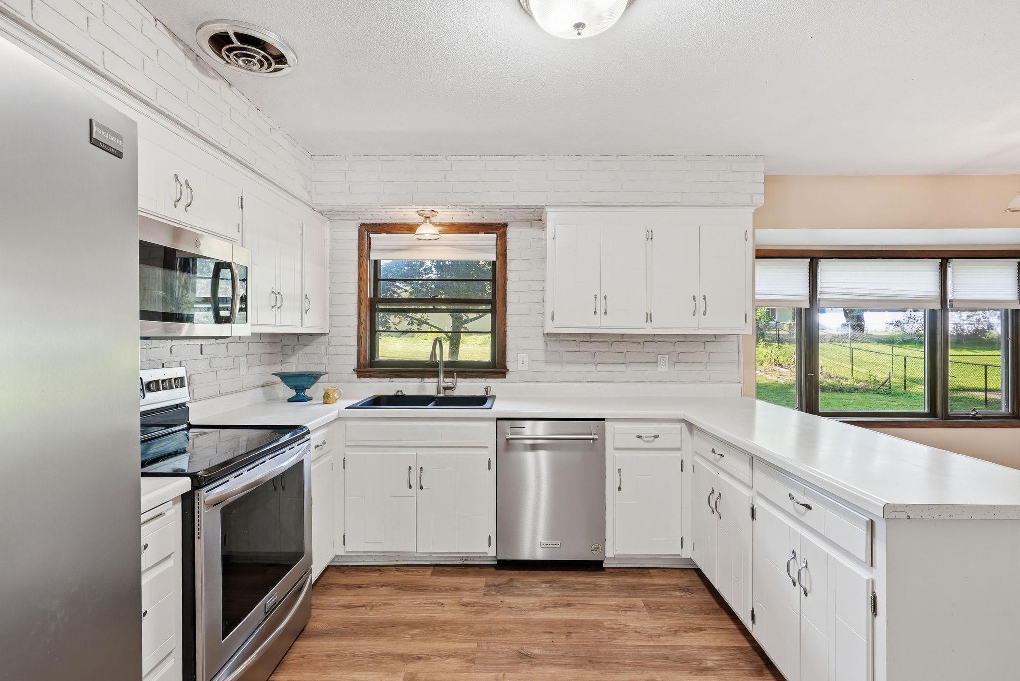 View of Residential at 916 Whitney Drive, Apple Valley MN 55124, Apple Valley (4 of 31) - Mike Wilen | Minnesota Team Real Estate