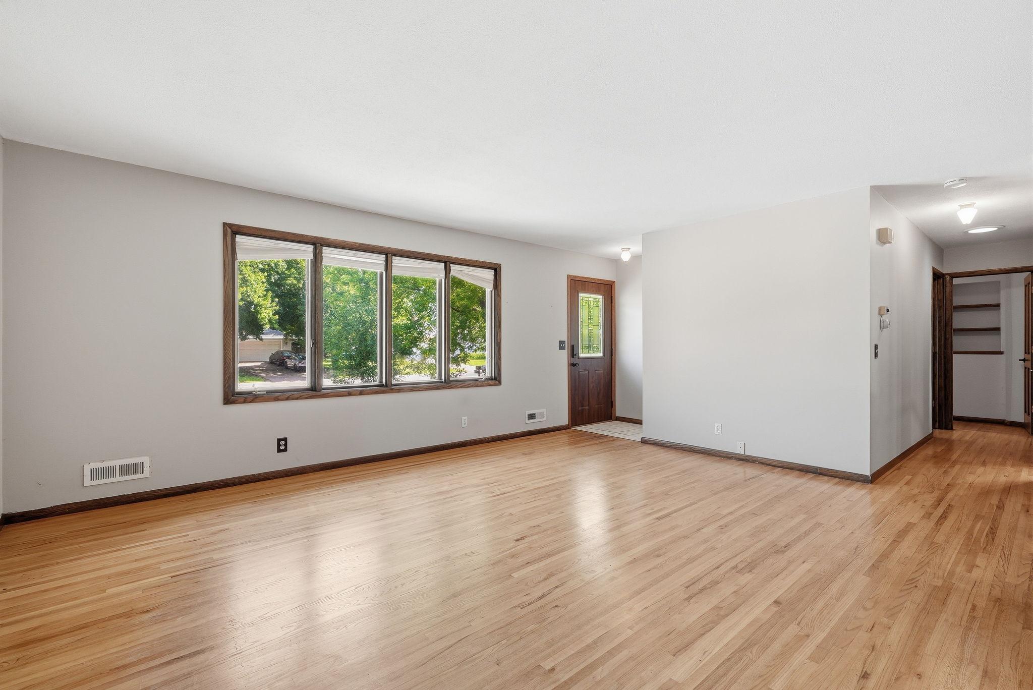 View of Residential at 916 Whitney Drive, Apple Valley MN 55124, Apple Valley (2 of 31) - Mike Wilen | Minnesota Team Real Estate