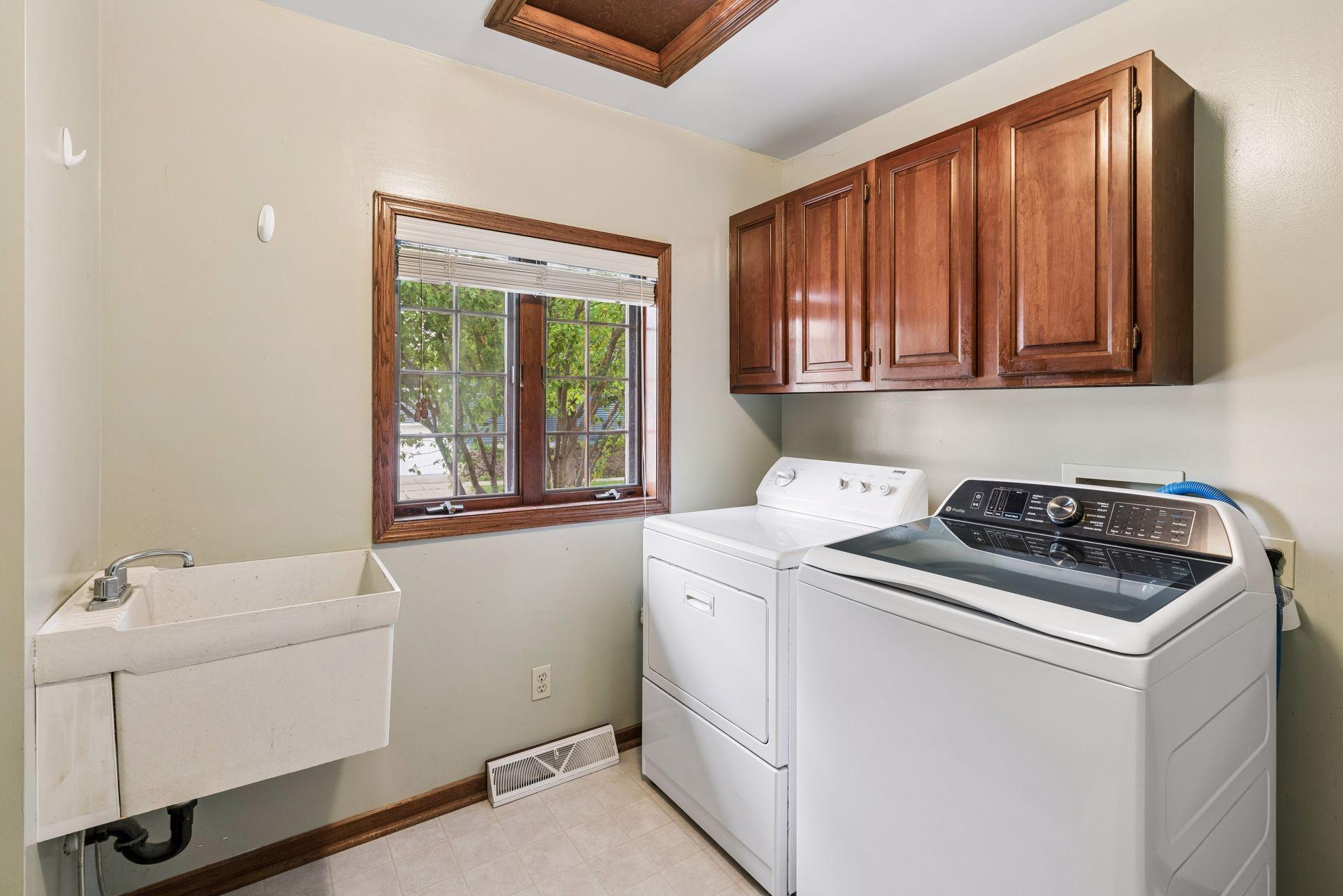 View of Residential at 707 Hamline Avenue, Saint Paul MN 55116, Saint Paul (24 of 49) - Mike Wilen | Minnesota Team Real Estate
