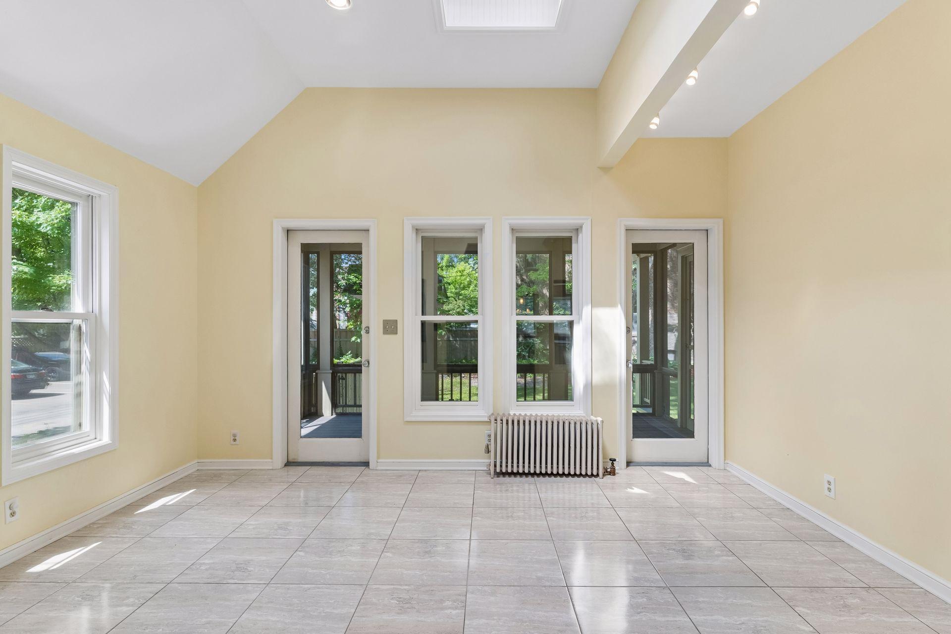 View of Residential at 422 Laurel Avenue, Saint Paul MN 55102, Saint Paul (37 of 96) - Mike Wilen | Minnesota Team Real Estate