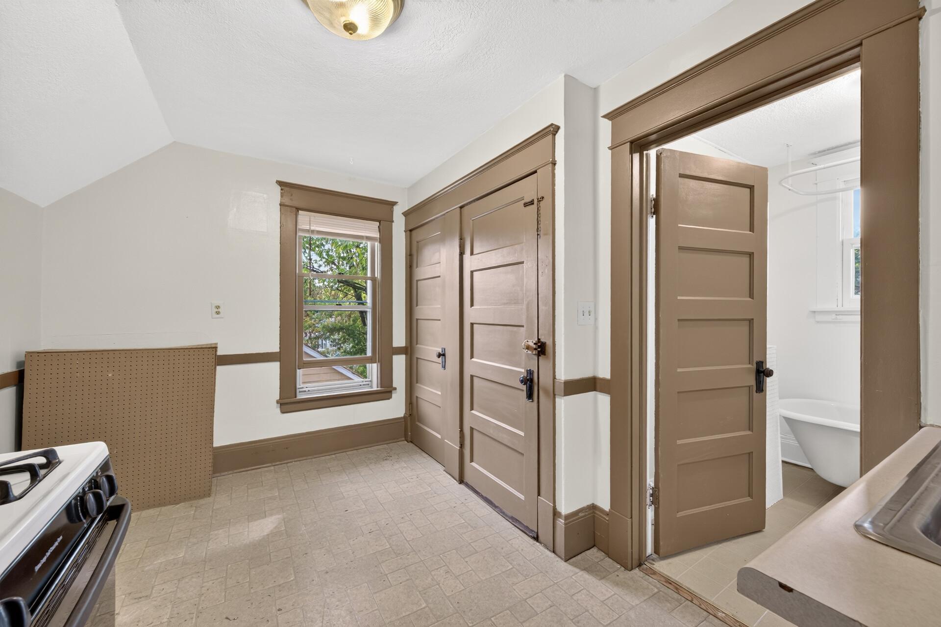 View of Residential Income at 864 Case Avenue, Saint Paul MN 55106, Saint Paul (21 of 27) - Mike Wilen | Minnesota Team Real Estate