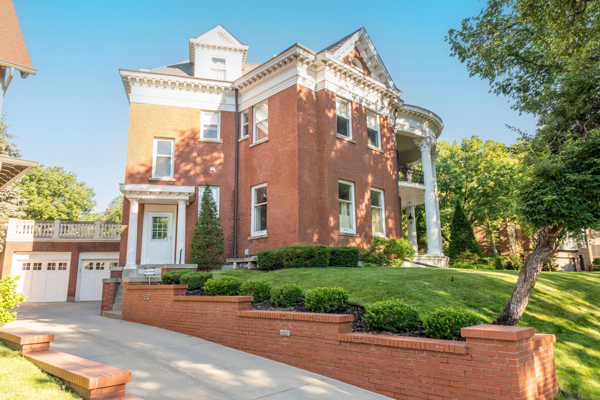 View of Residential at 1203 Mount Curve Avenue, Minneapolis MN 55403, Minneapolis (40 of 44) - Mike Wilen | Minnesota Team Real Estate