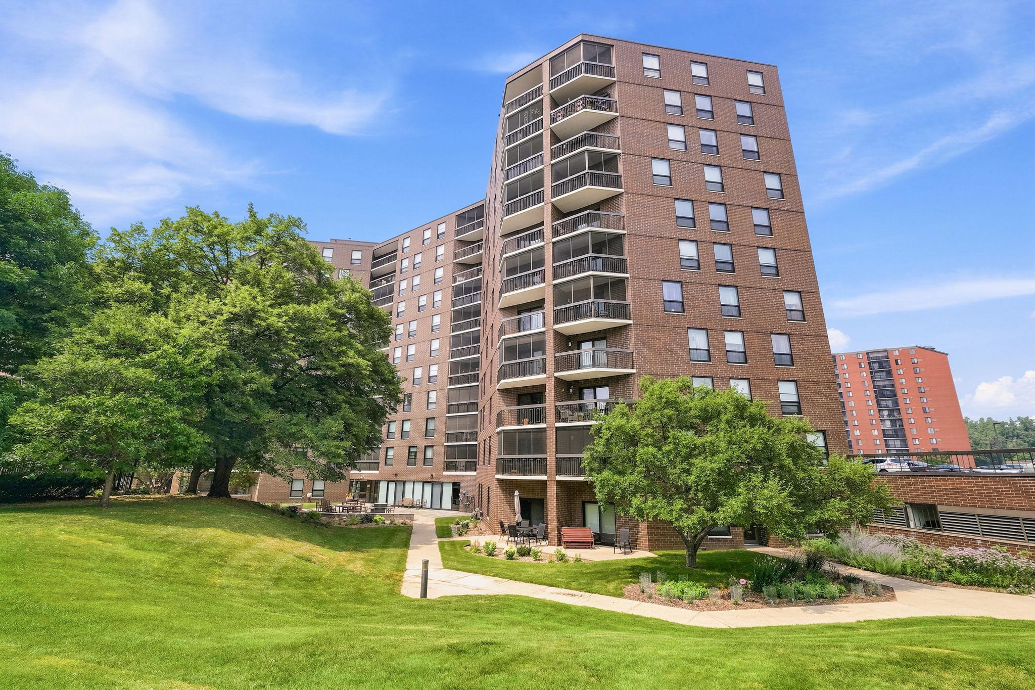 View of Residential at 6615 Lake Shore Drive #405, Richfield MN 55423, Richfield (4 of 29) - Mike Wilen | Minnesota Team Real Estate