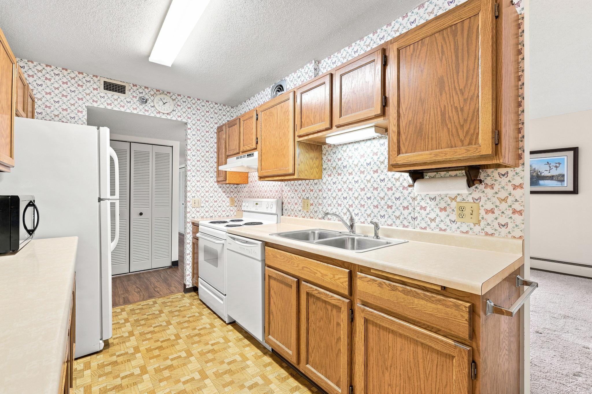 View of Residential at 6615 Lake Shore Drive #405, Richfield MN 55423, Richfield (9 of 29) - Mike Wilen | Minnesota Team Real Estate