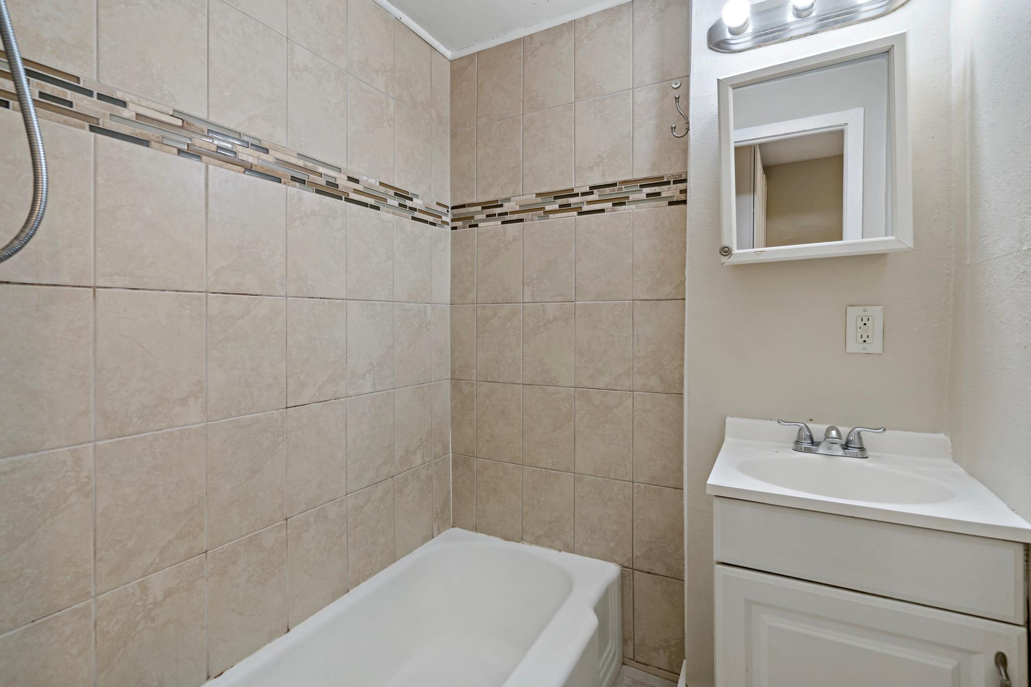 View of Residential Income at 910 Wilson Avenue, Saint Paul MN 55106, Saint Paul (21 of 52) - Mike Wilen | Minnesota Team Real Estate