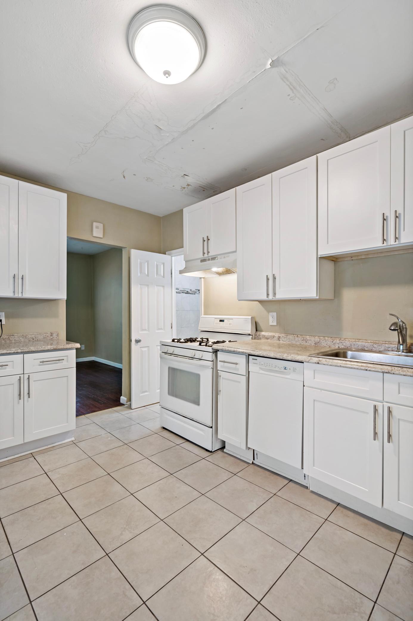 View of Residential Income at 910 Wilson Avenue, Saint Paul MN 55106, Saint Paul (15 of 52) - Mike Wilen | Minnesota Team Real Estate