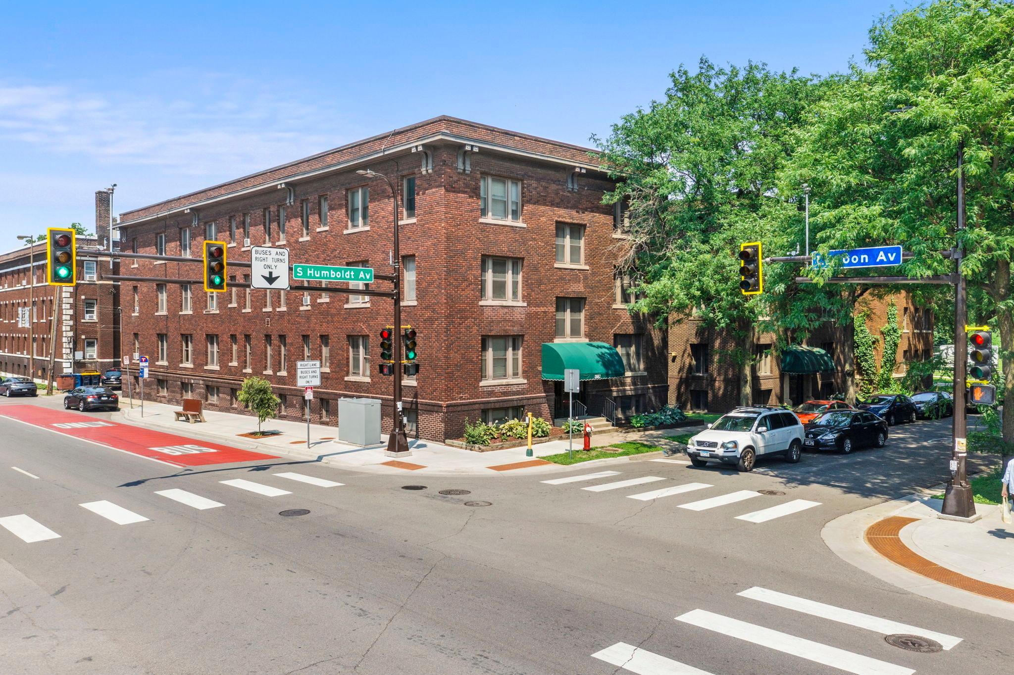 View of Commercial Sale at 2870 & 2876 & 2882 Humboldt Avenue, Minneapolis MN 55408, Minneapolis (10 of 63) - Mike Wilen | Minnesota Team Real Estate
