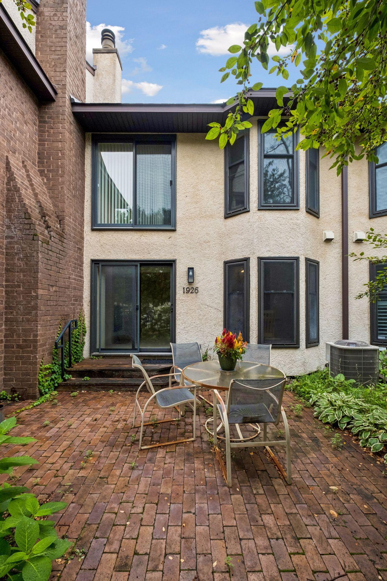 View of Residential at 1926 Dupont Avenue, Minneapolis MN 55403, Minneapolis (25 of 28) - Mike Wilen | Minnesota Team Real Estate