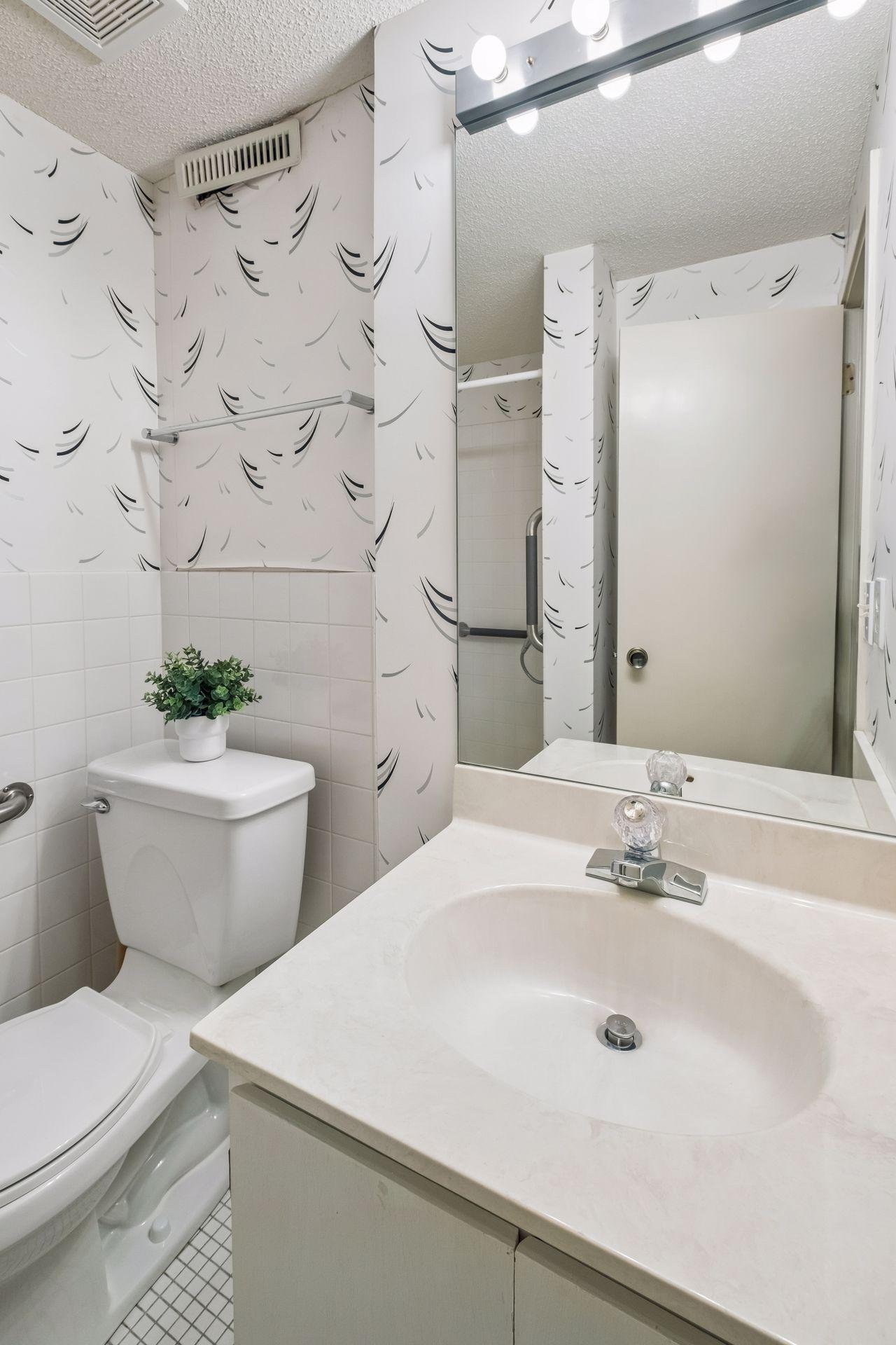 View of Residential at 1926 Dupont Avenue, Minneapolis MN 55403, Minneapolis (23 of 28) - Mike Wilen | Minnesota Team Real Estate