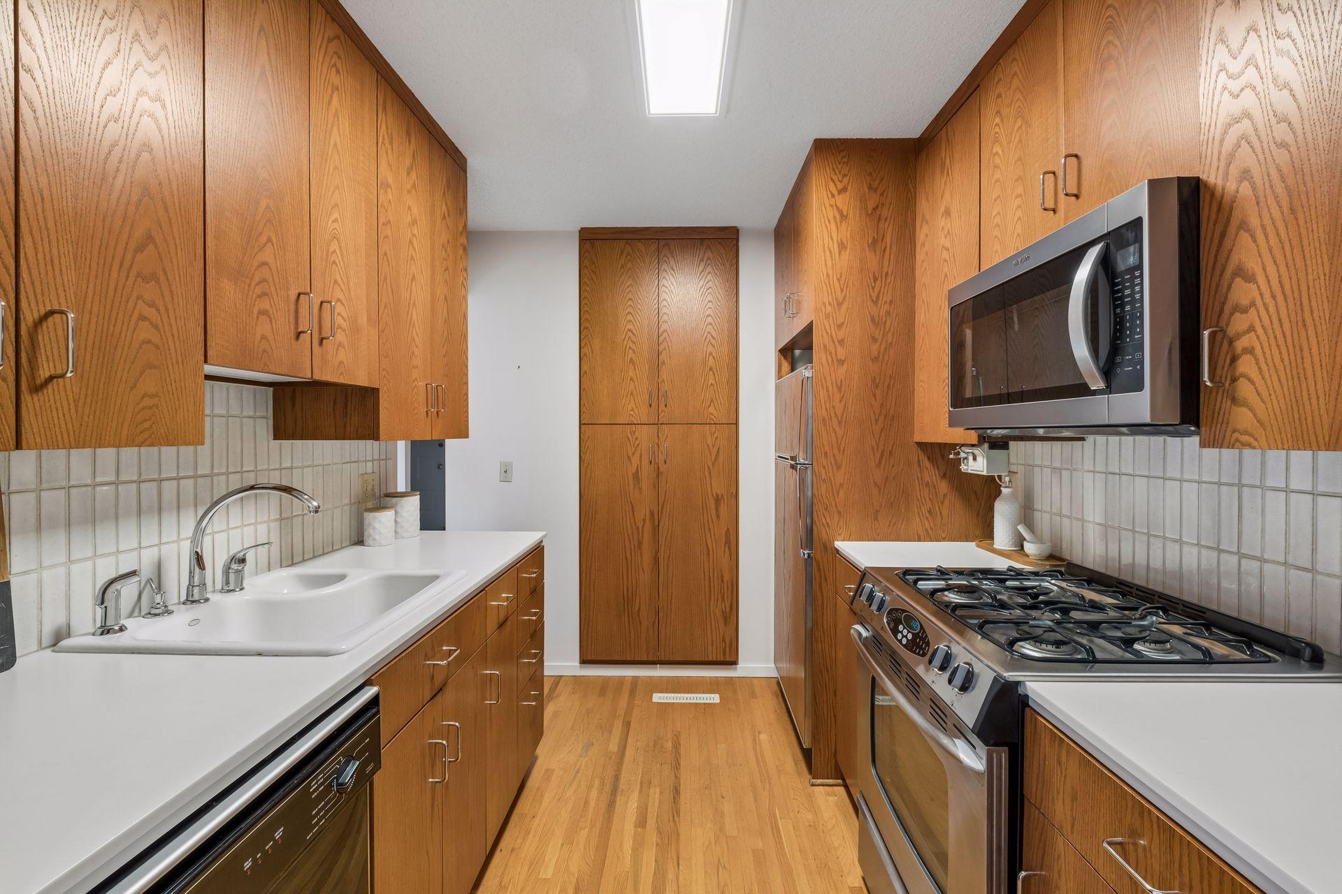 View of Residential at 1926 Dupont Avenue, Minneapolis MN 55403, Minneapolis (7 of 28) - Mike Wilen | Minnesota Team Real Estate