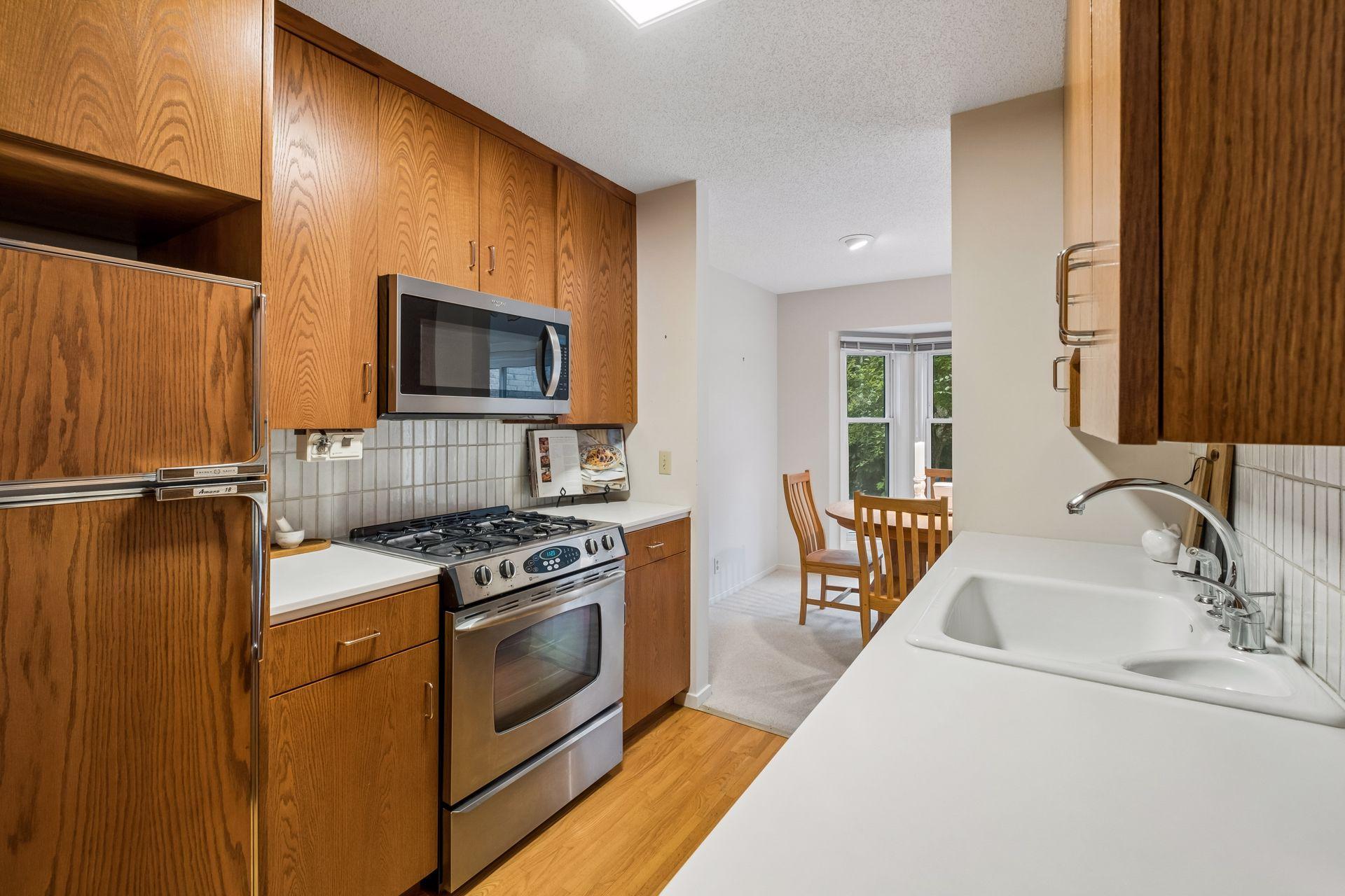 View of Residential at 1926 Dupont Avenue, Minneapolis MN 55403, Minneapolis (5 of 28) - Mike Wilen | Minnesota Team Real Estate