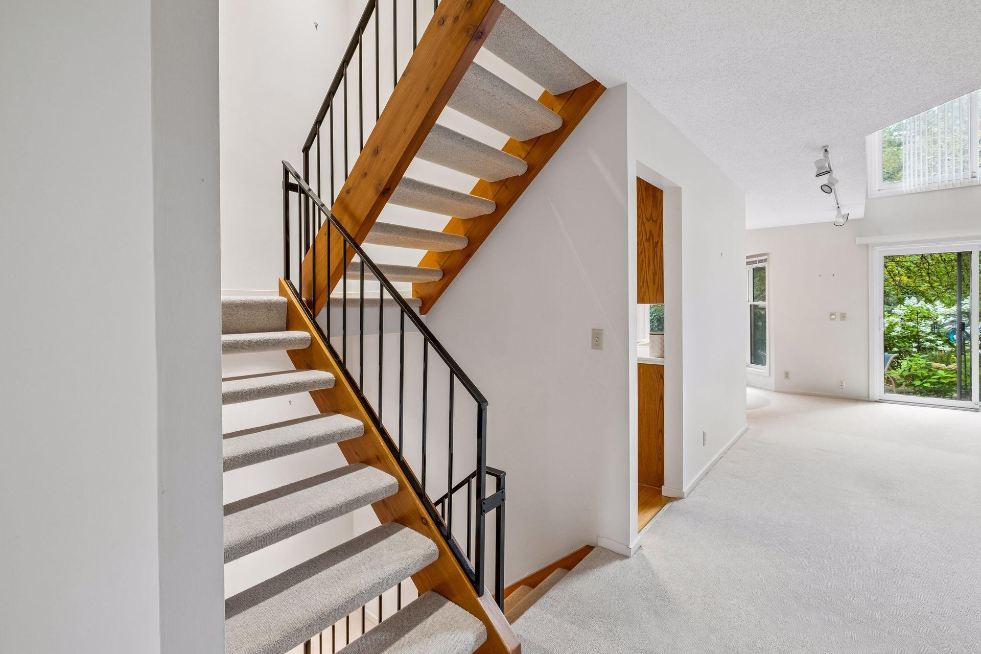 View of Residential at 1926 Dupont Avenue, Minneapolis MN 55403, Minneapolis (10 of 28) - Mike Wilen | Minnesota Team Real Estate