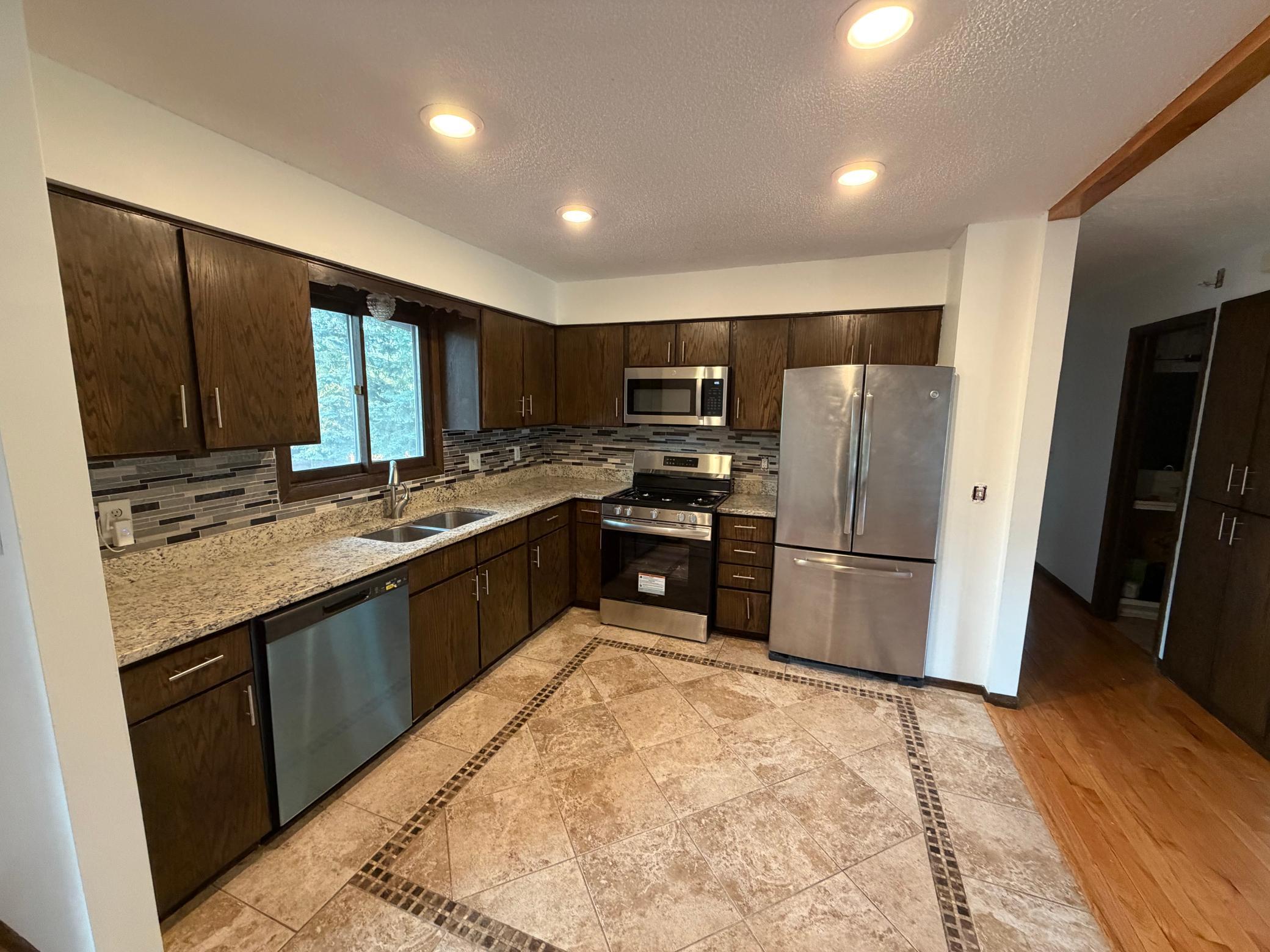 View of Residential at 404 Cimarron Road, Apple Valley MN 55124, Apple Valley (4 of 24) - Mike Wilen | Minnesota Team Real Estate