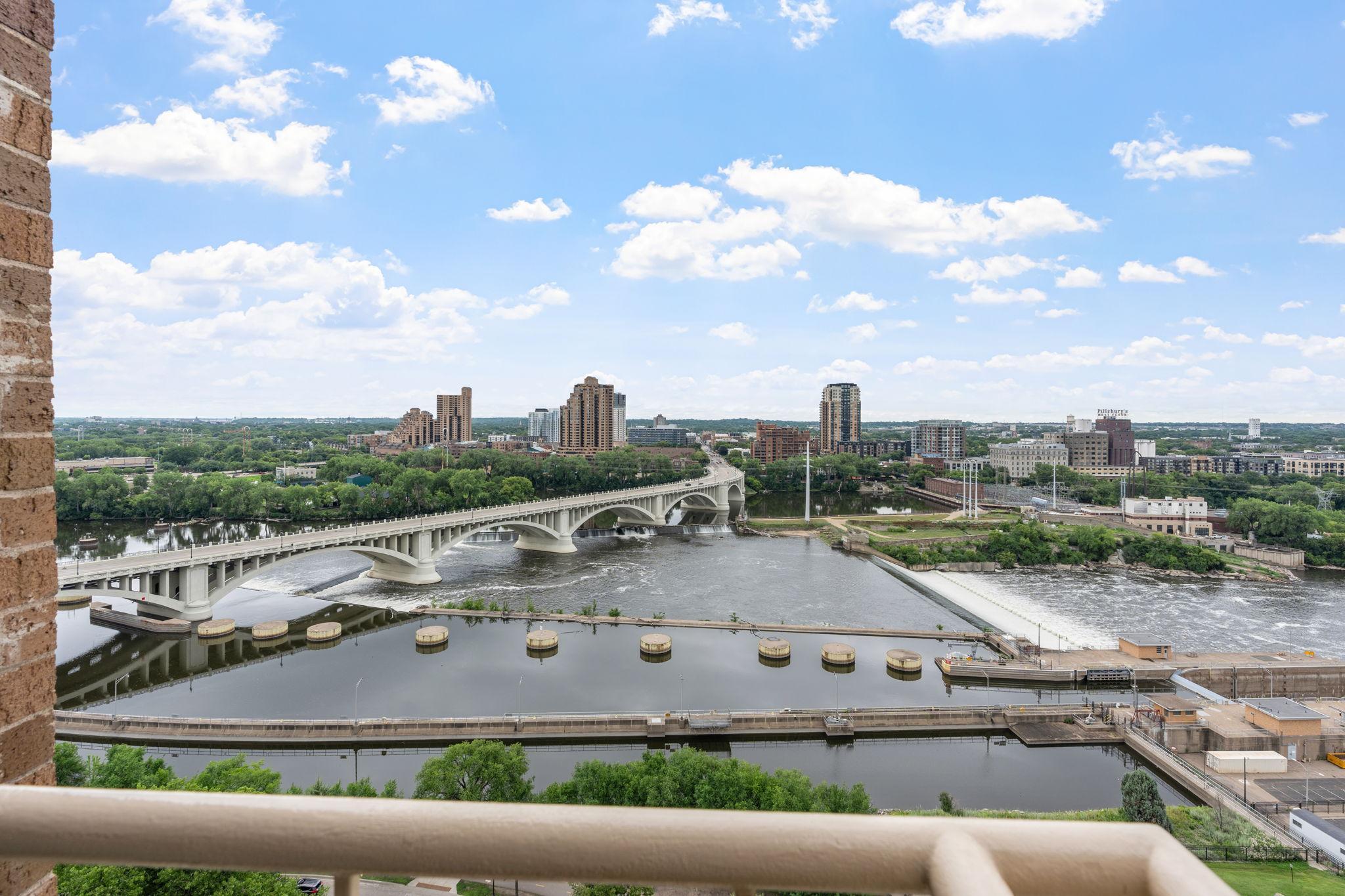 View of Residential at 401 1st Street #1702, Minneapolis MN 55401, Minneapolis (8 of 45) - Mike Wilen | Minnesota Team Real Estate