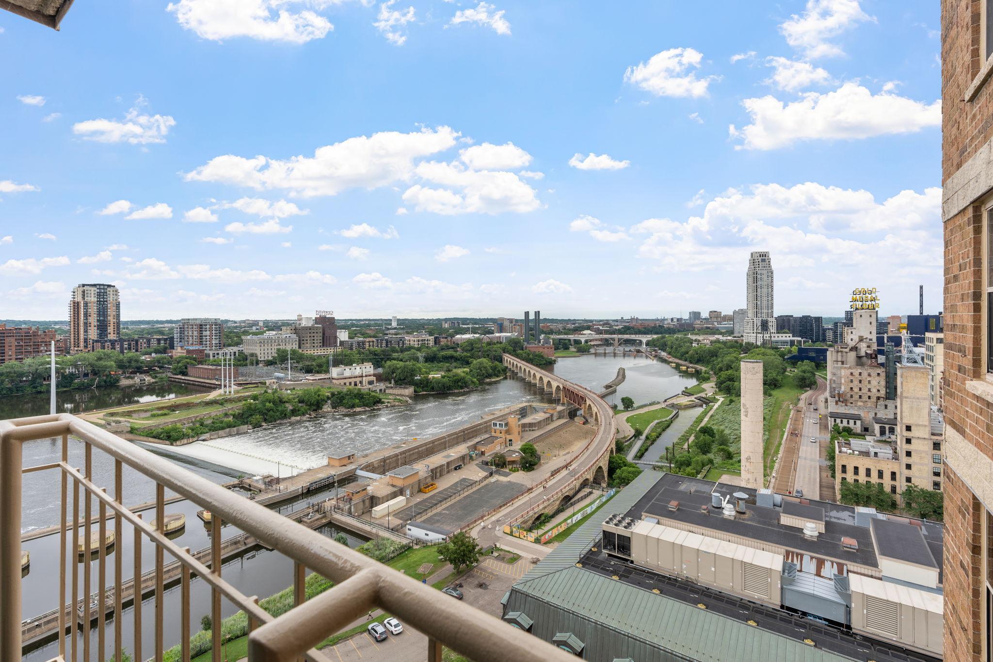 View of Residential at 401 1st Street #1702, Minneapolis MN 55401, Minneapolis (7 of 45) - Mike Wilen | Minnesota Team Real Estate