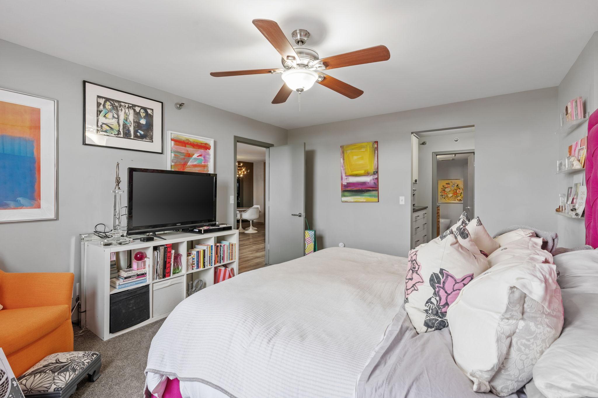 View of Residential at 401 1st Street #1702, Minneapolis MN 55401, Minneapolis (22 of 45) - Mike Wilen | Minnesota Team Real Estate