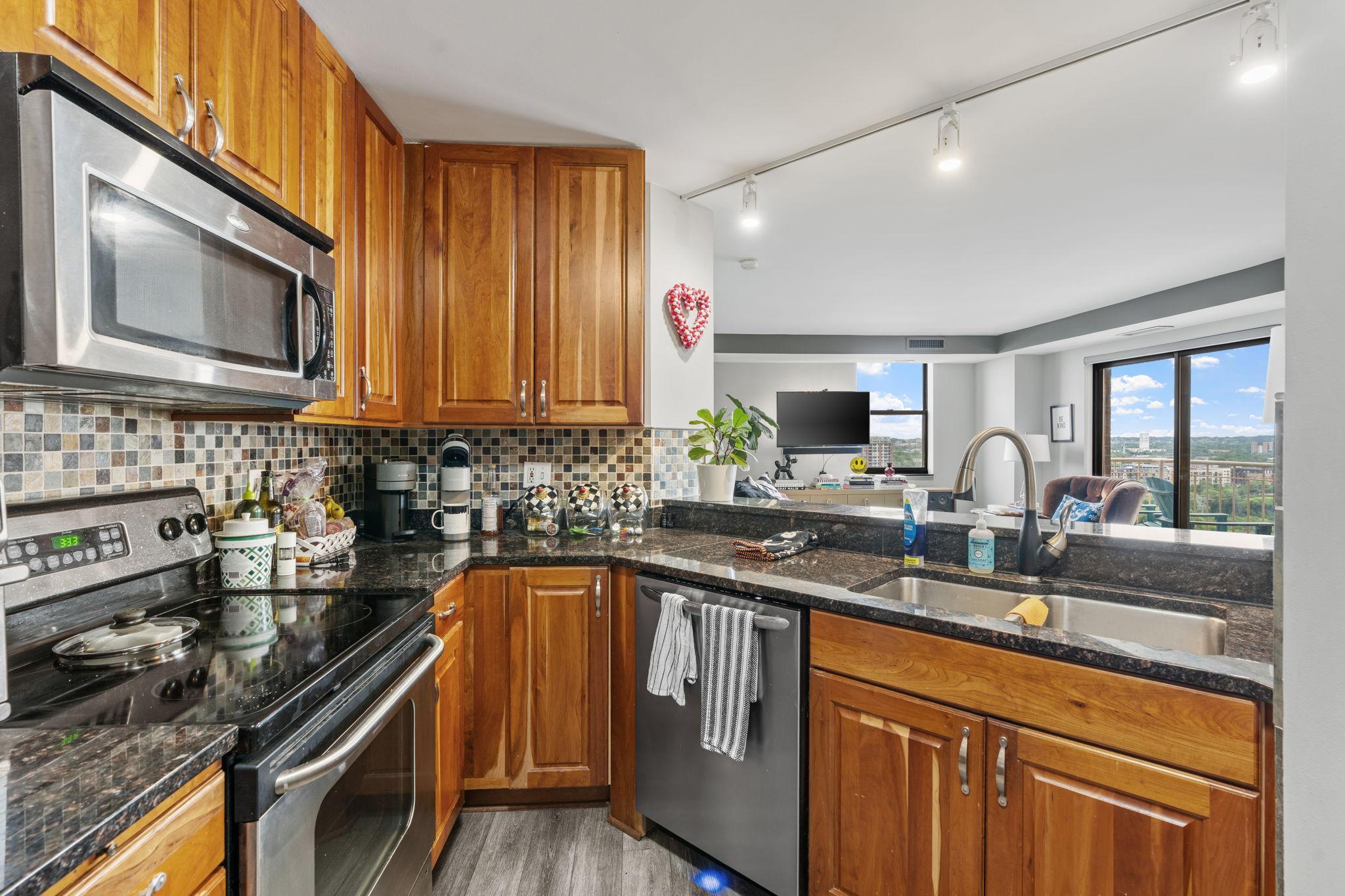 View of Residential at 401 1st Street #1702, Minneapolis MN 55401, Minneapolis (16 of 45) - Mike Wilen | Minnesota Team Real Estate