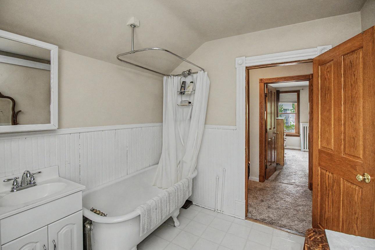 View of Residential at 1714 Hewitt Avenue, Saint Paul MN 55104, Saint Paul (21 of 29) - Mike Wilen | Minnesota Team Real Estate