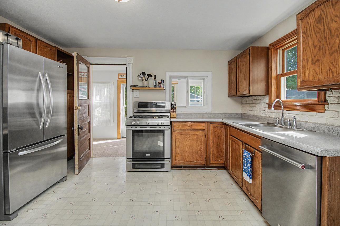 View of Residential at 1714 Hewitt Avenue, Saint Paul MN 55104, Saint Paul (12 of 29) - Mike Wilen | Minnesota Team Real Estate