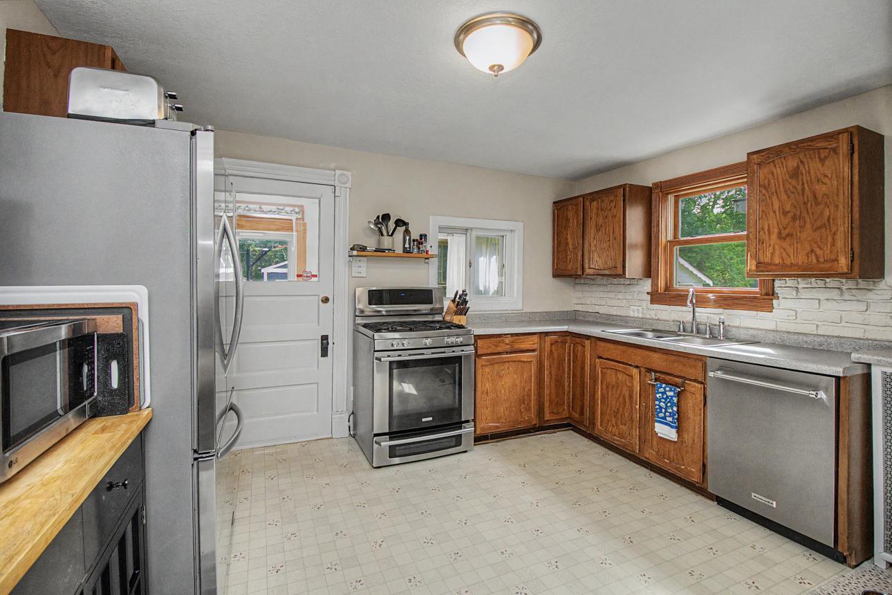 View of Residential at 1714 Hewitt Avenue, Saint Paul MN 55104, Saint Paul (11 of 29) - Mike Wilen | Minnesota Team Real Estate