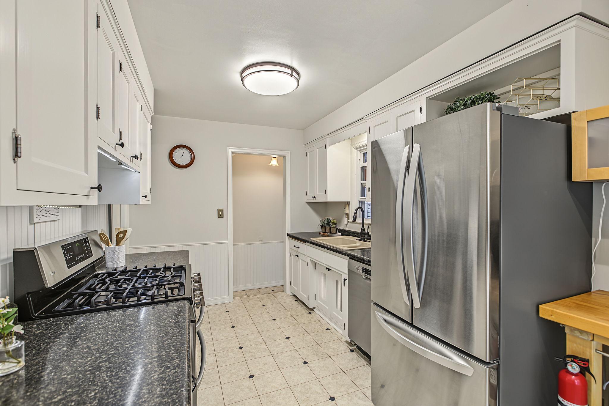 View of Residential at 1947 Arona Street, Roseville MN 55113, Roseville (8 of 45) - Mike Wilen | Minnesota Team Real Estate
