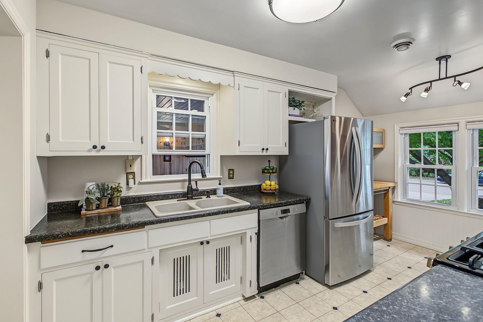 View of Residential at 1947 Arona Street, Roseville MN 55113, Roseville (7 of 45) - Mike Wilen | Minnesota Team Real Estate