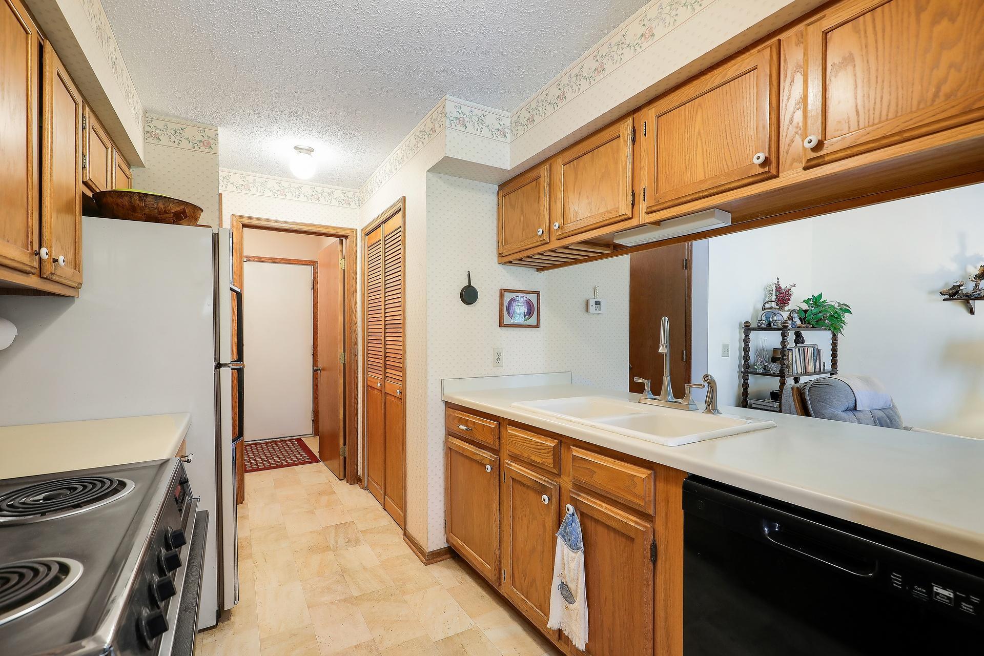 View of Residential at 14389 Bedford Drive, Eden Prairie MN 55346, Eden Prairie (20 of 60) - Mike Wilen | Minnesota Team Real Estate