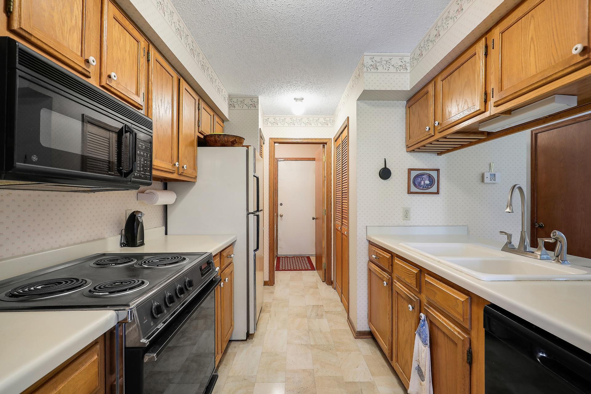 View of Residential at 14389 Bedford Drive, Eden Prairie MN 55346, Eden Prairie (19 of 60) - Mike Wilen | Minnesota Team Real Estate