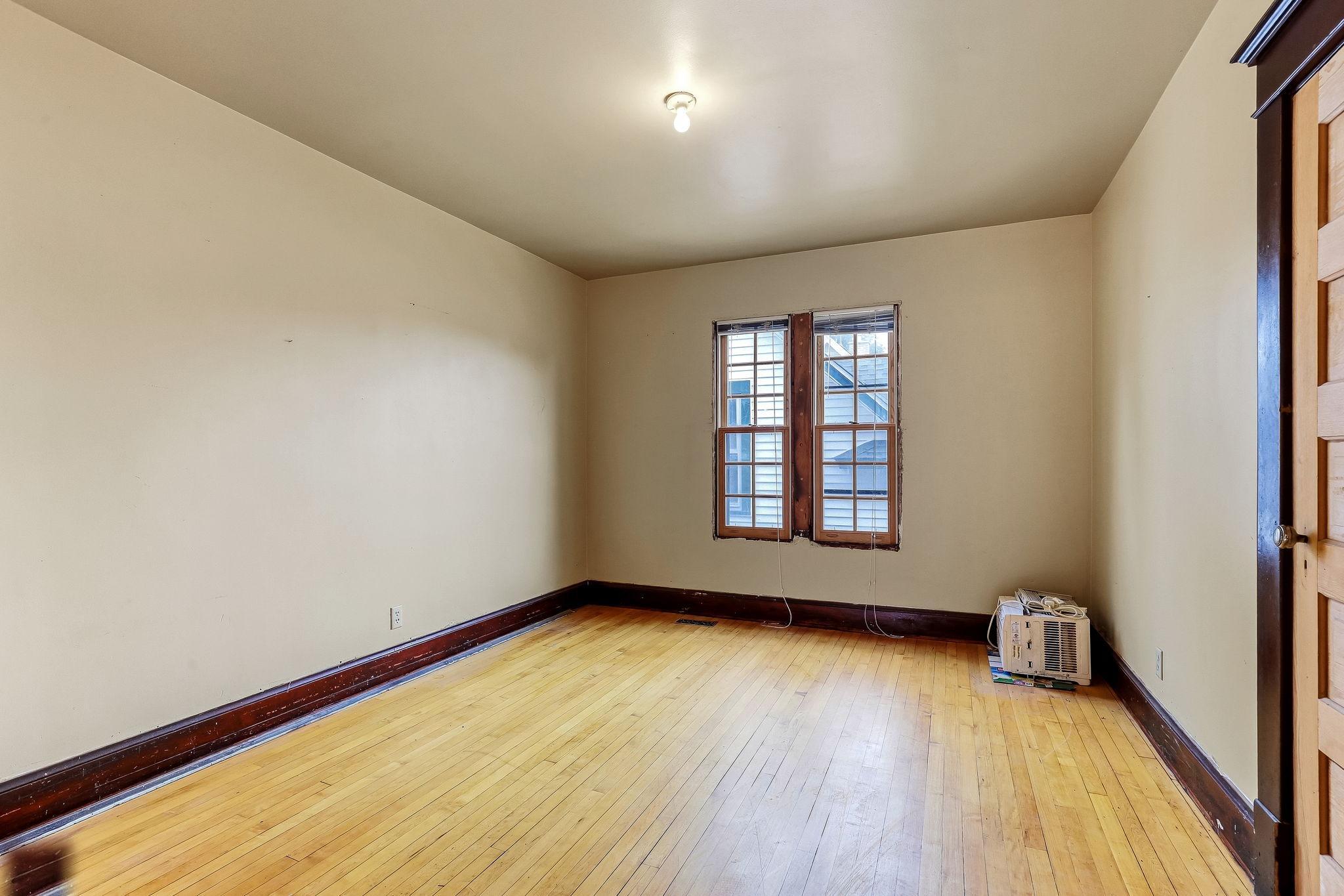 View of Residential Income at 722 Queen Avenue, Minneapolis MN 55411, Minneapolis (30 of 52) - Mike Wilen | Minnesota Team Real Estate