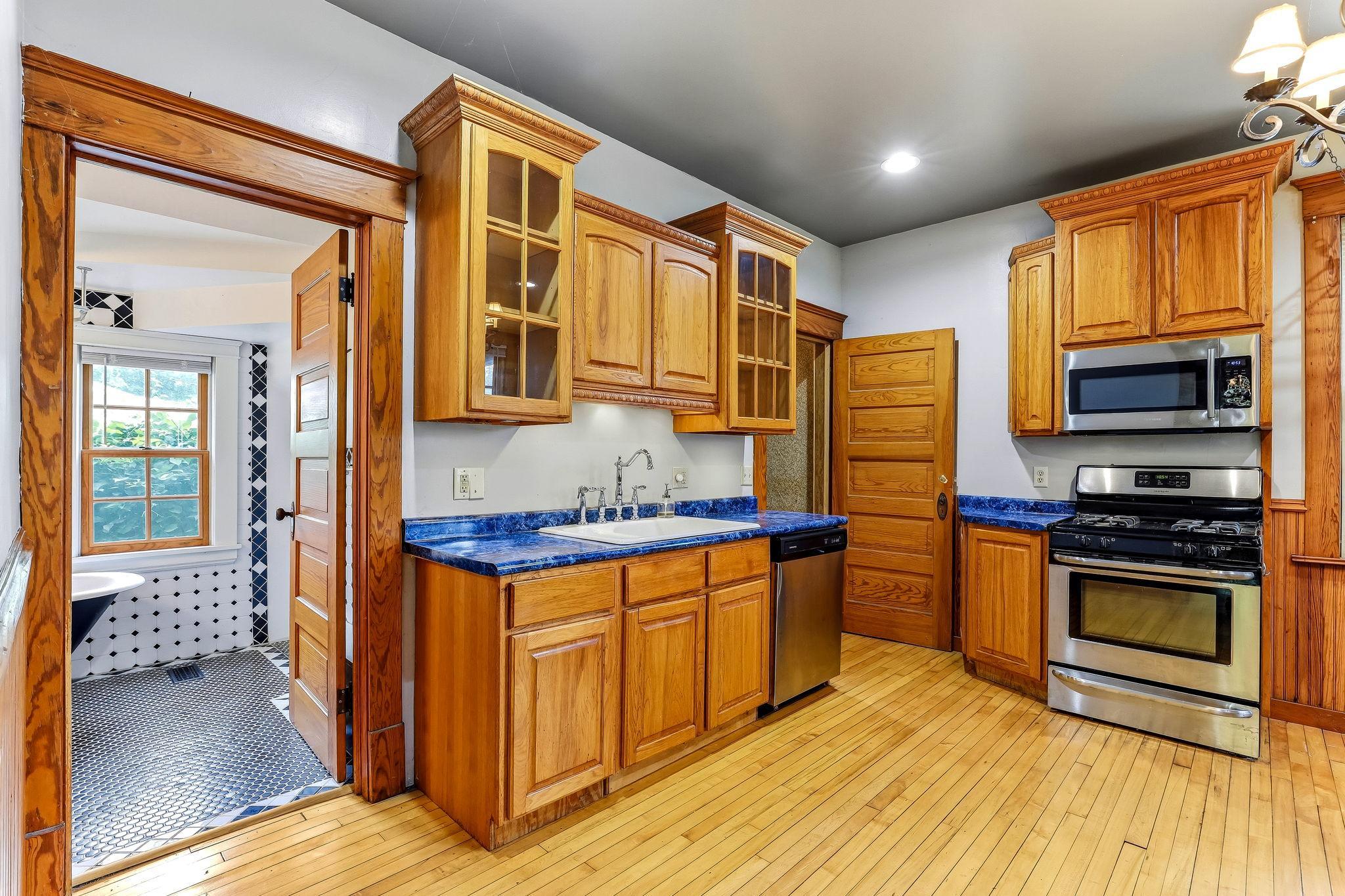 View of Residential Income at 722 Queen Avenue, Minneapolis MN 55411, Minneapolis (18 of 52) - Mike Wilen | Minnesota Team Real Estate