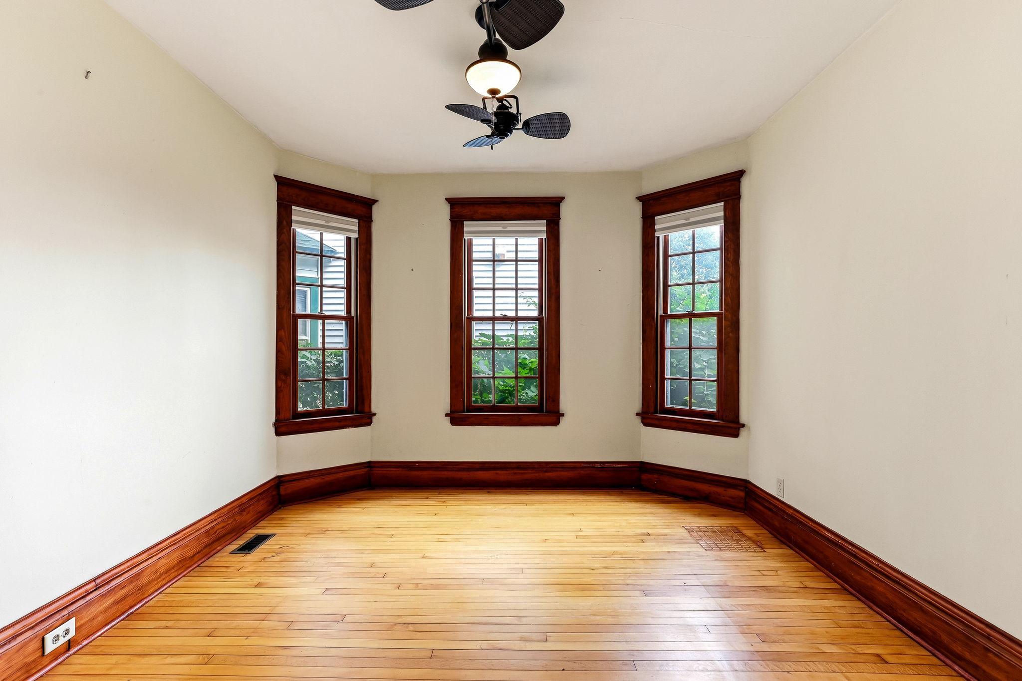 View of Residential Income at 722 Queen Avenue, Minneapolis MN 55411, Minneapolis (14 of 52) - Mike Wilen | Minnesota Team Real Estate
