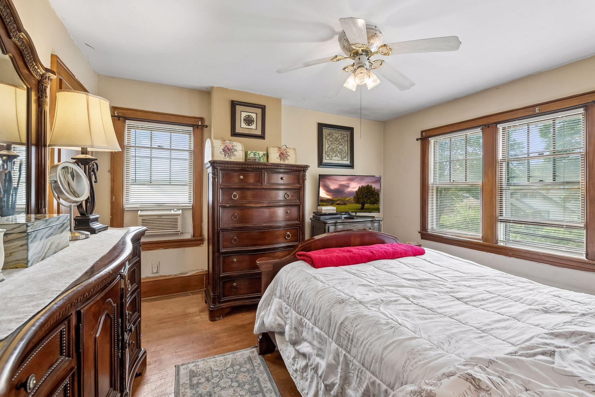 View of Residential at 1418 Queen Avenue, Minneapolis MN 55411, Minneapolis (21 of 37) - Mike Wilen | Minnesota Team Real Estate