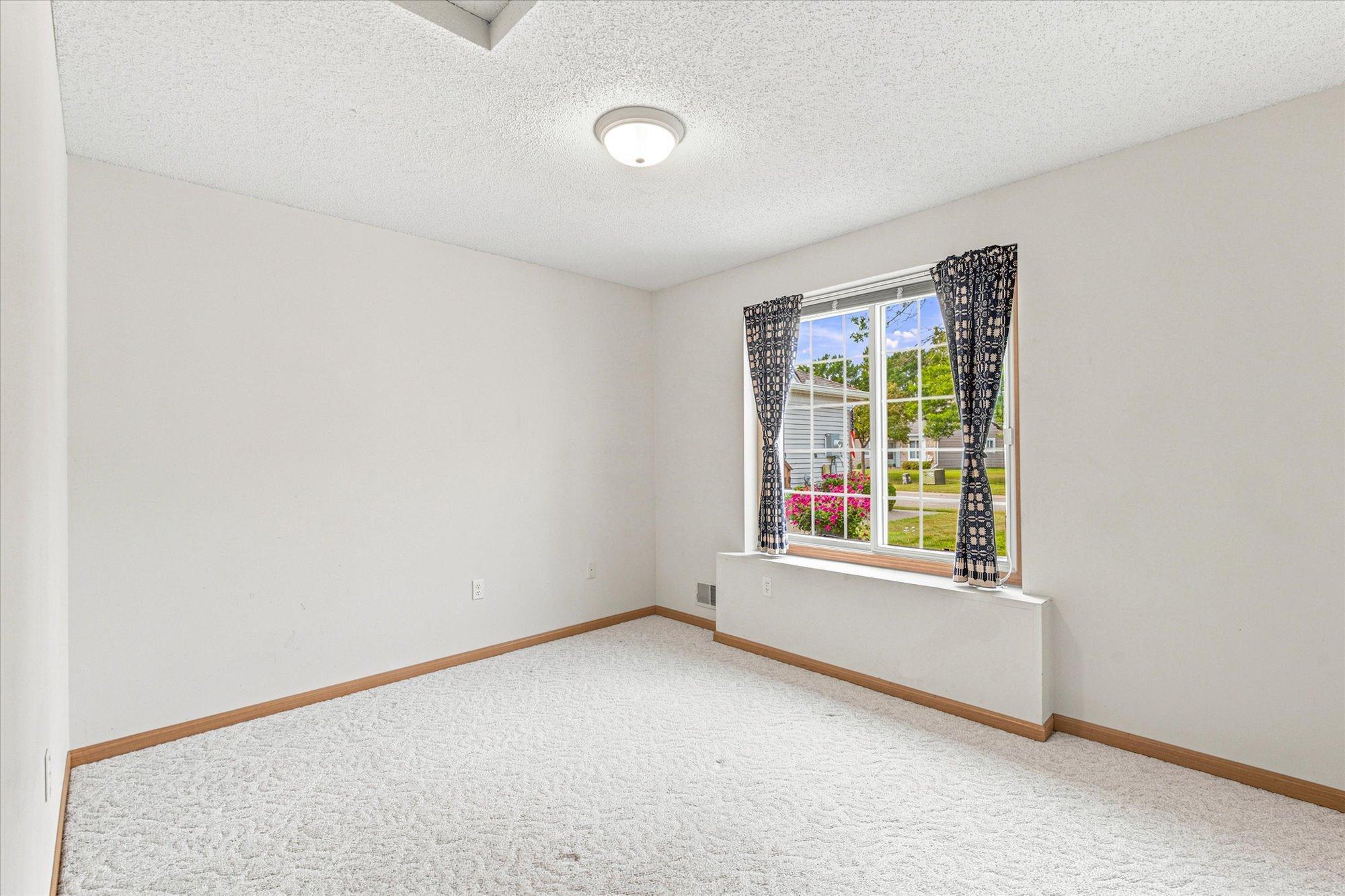 View of Residential at 7588 Ojibway Park Bay, Woodbury MN 55125, Woodbury (22 of 42) - Mike Wilen | Minnesota Team Real Estate
