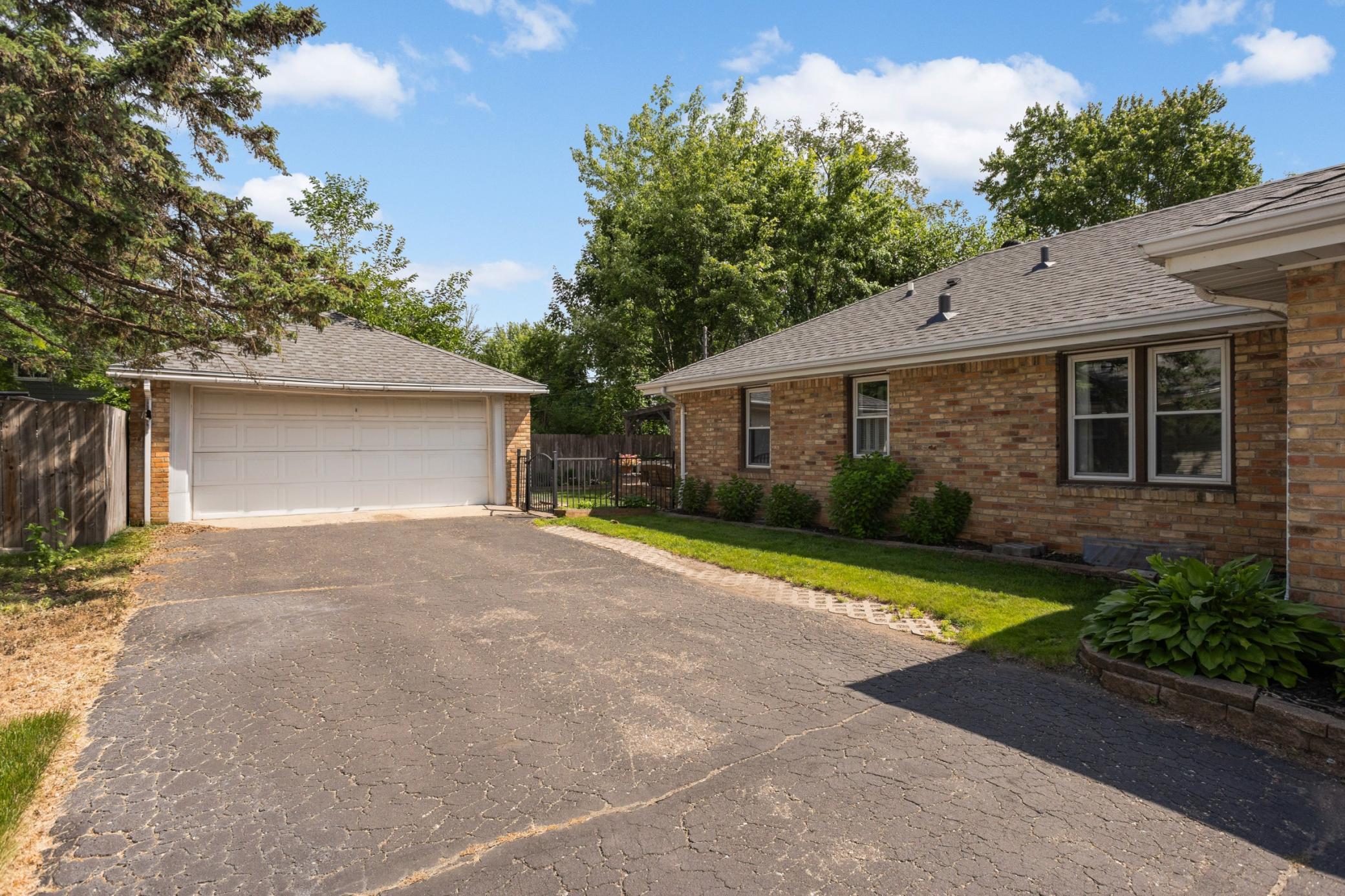 View of Residential at 9100 Club Road, Saint Louis Park MN 55426, Saint Louis Park (28 of 40) - Mike Wilen | Minnesota Team Real Estate