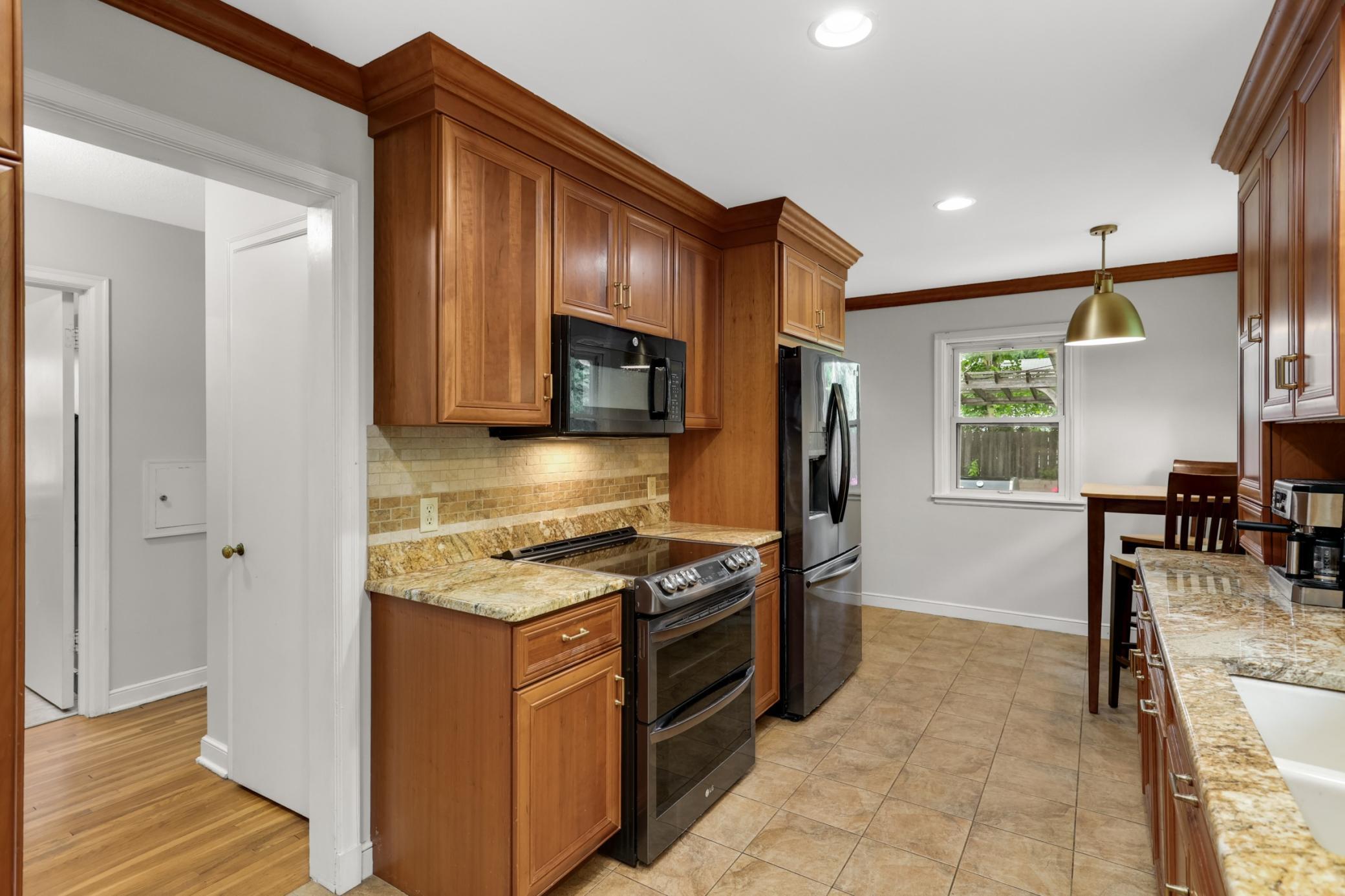 View of Residential at 9100 Club Road, Saint Louis Park MN 55426, Saint Louis Park (14 of 40) - Mike Wilen | Minnesota Team Real Estate