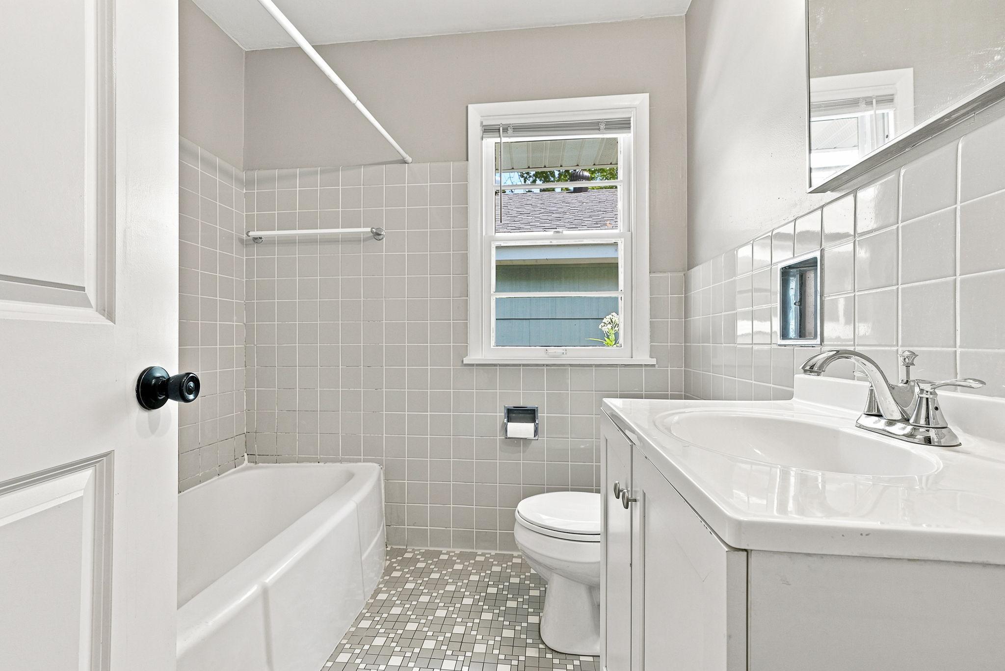 View of Residential Income at 4316 York Avenue, Minneapolis MN 55410, Minneapolis (21 of 42) - Mike Wilen | Minnesota Team Real Estate