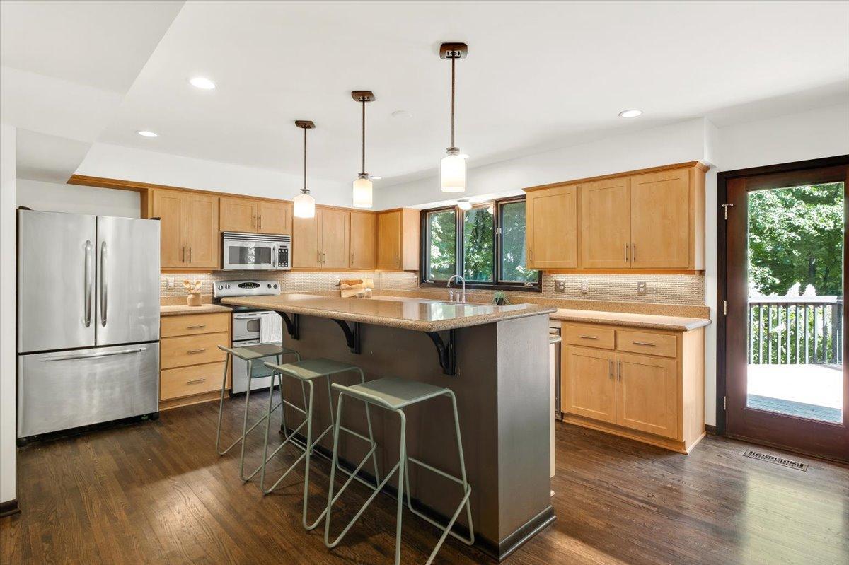 View of Residential at 606 Carver Beach Road, Chanhassen MN 55317, Chanhassen (21 of 52) - Mike Wilen | Minnesota Team Real Estate