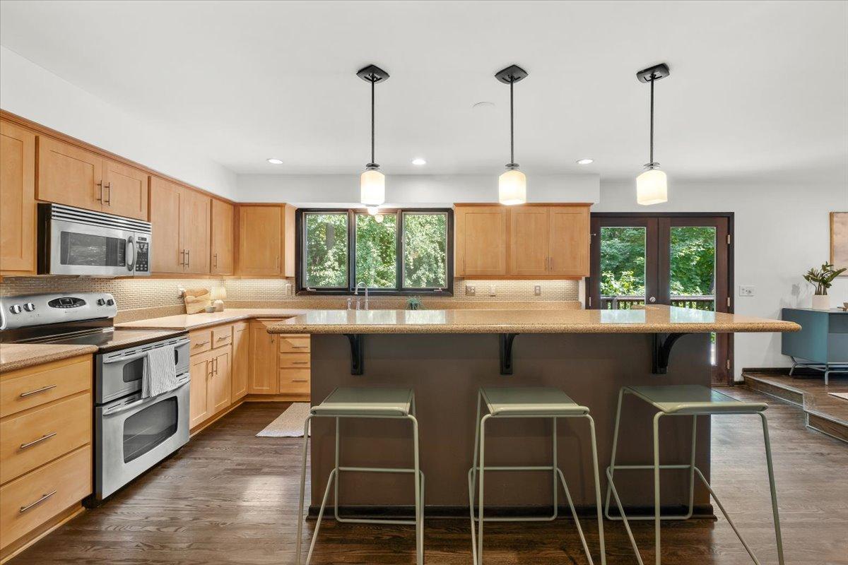 View of Residential at 606 Carver Beach Road, Chanhassen MN 55317, Chanhassen (22 of 52) - Mike Wilen | Minnesota Team Real Estate