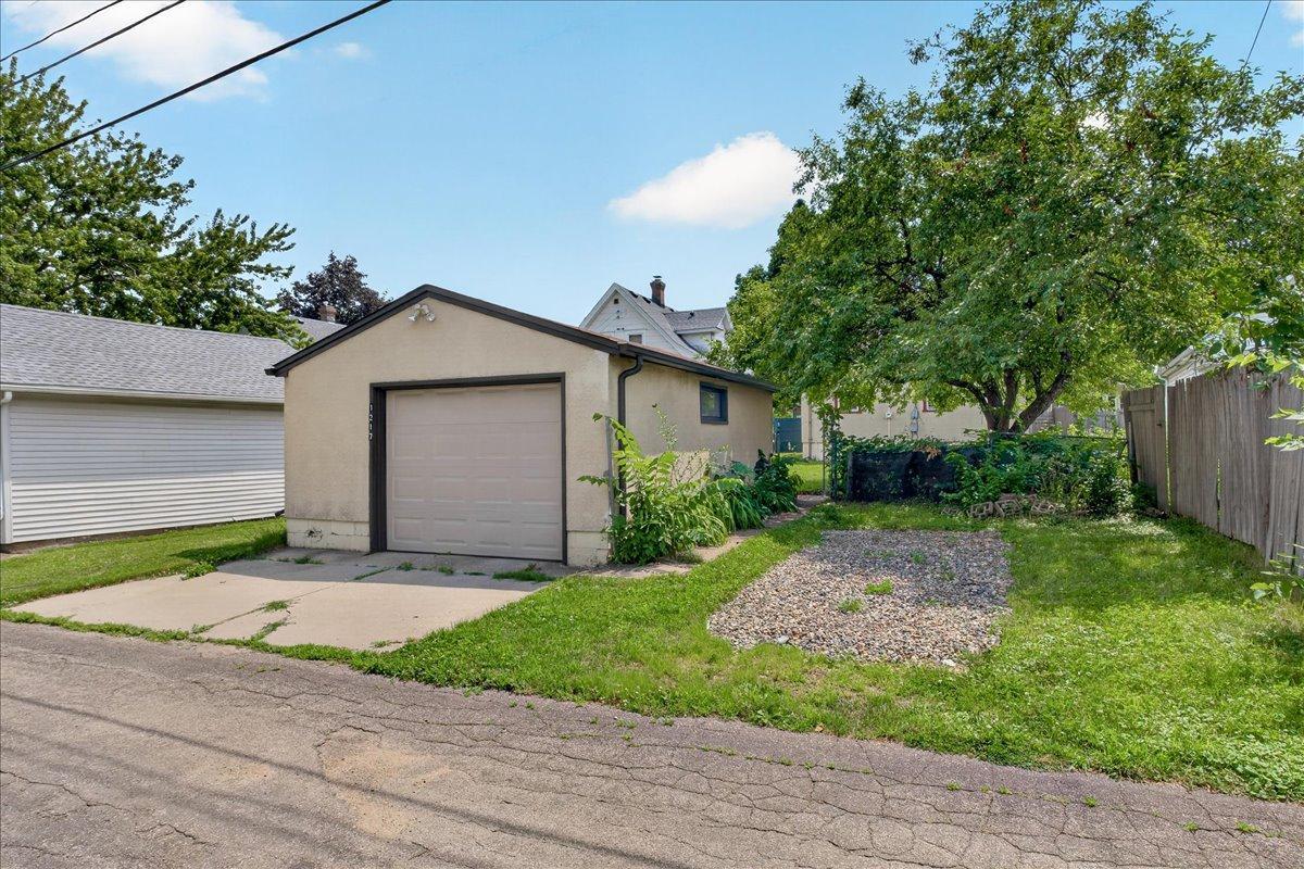 View of Residential at 1217 6th Street, Saint Paul MN 55106, Saint Paul (19 of 20) - Mike Wilen | Minnesota Team Real Estate