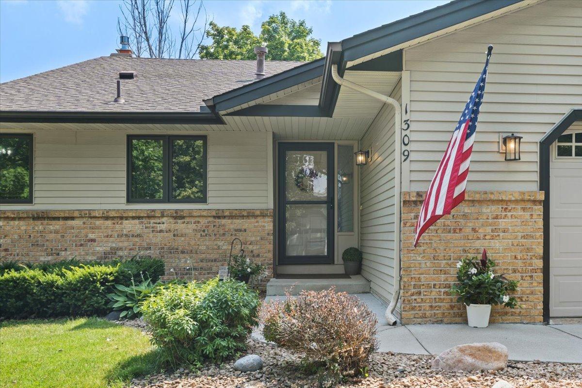 View of Residential at 1309 Fremont Court, Burnsville MN 55306, Burnsville (4 of 31) - Mike Wilen | Minnesota Team Real Estate