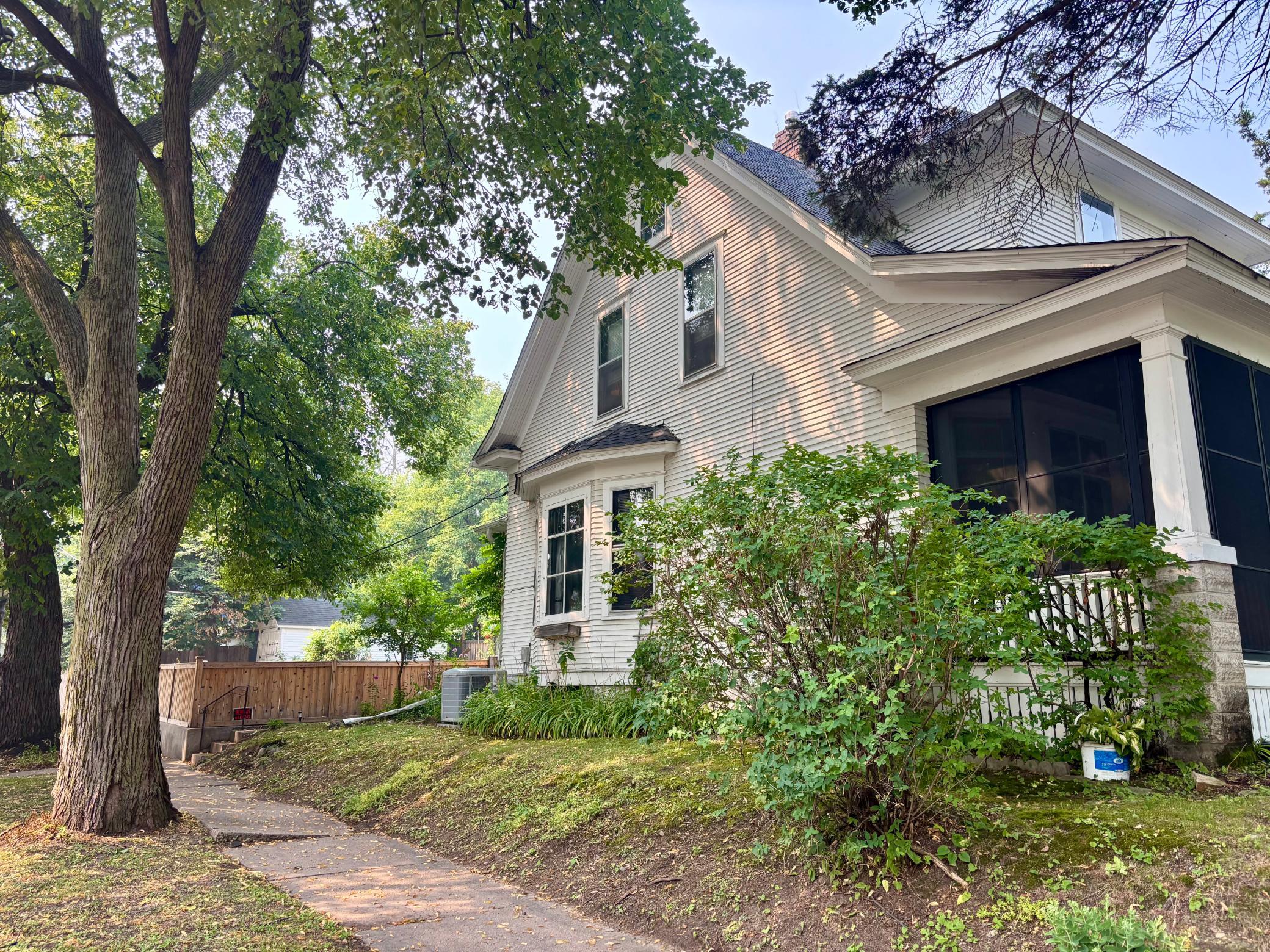 View of Residential at 998 Margaret Street, Saint Paul MN 55106, Saint Paul (6 of 47) - Mike Wilen | Minnesota Team Real Estate