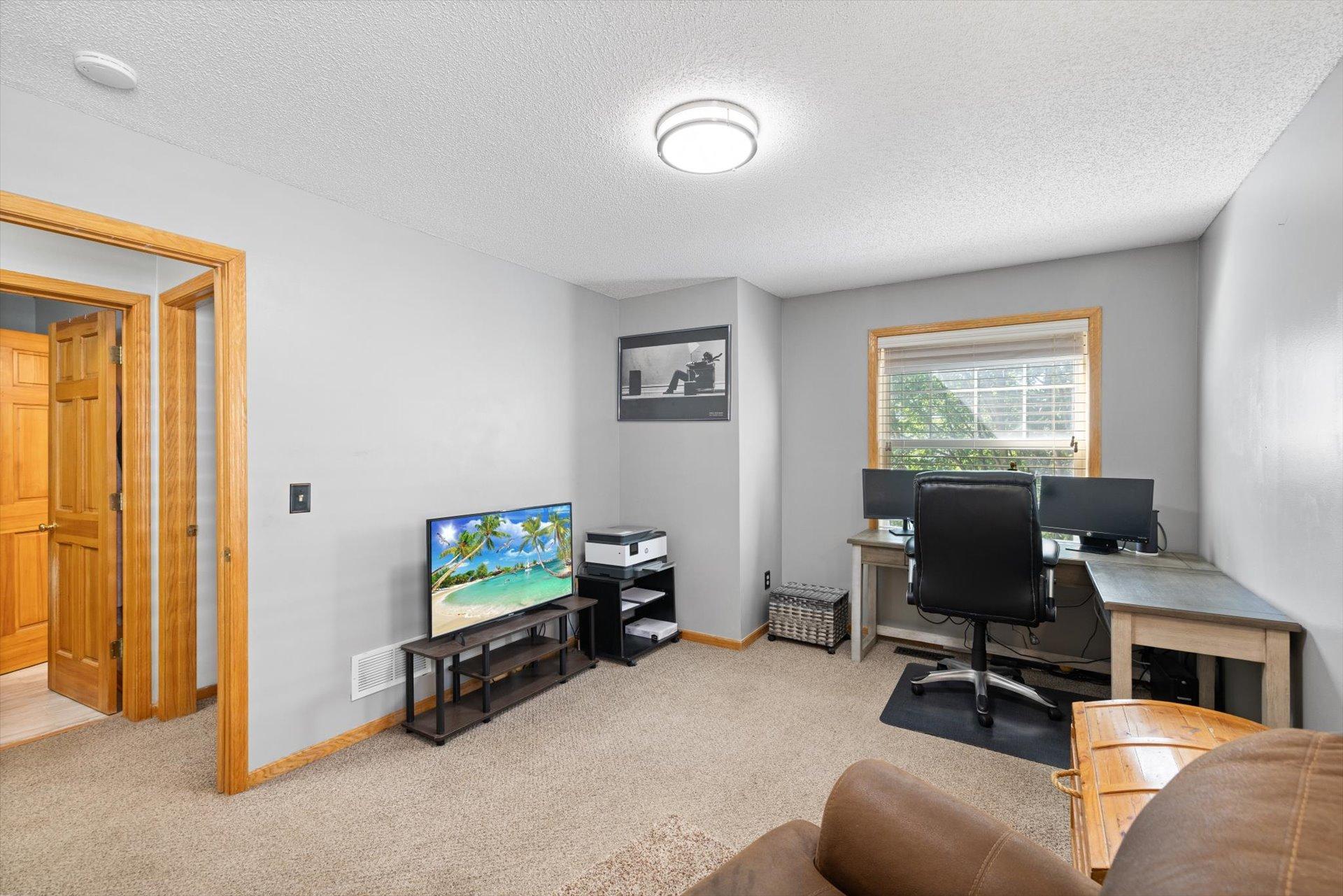 View of Residential at 10154 Country Club Curve, Woodbury MN 55129, Woodbury (17 of 23) - Mike Wilen | Minnesota Team Real Estate