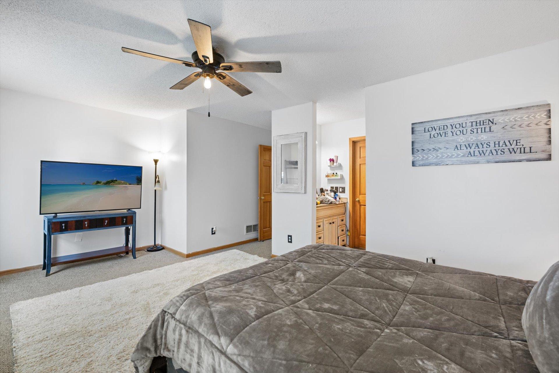View of Residential at 10154 Country Club Curve, Woodbury MN 55129, Woodbury (8 of 23) - Mike Wilen | Minnesota Team Real Estate