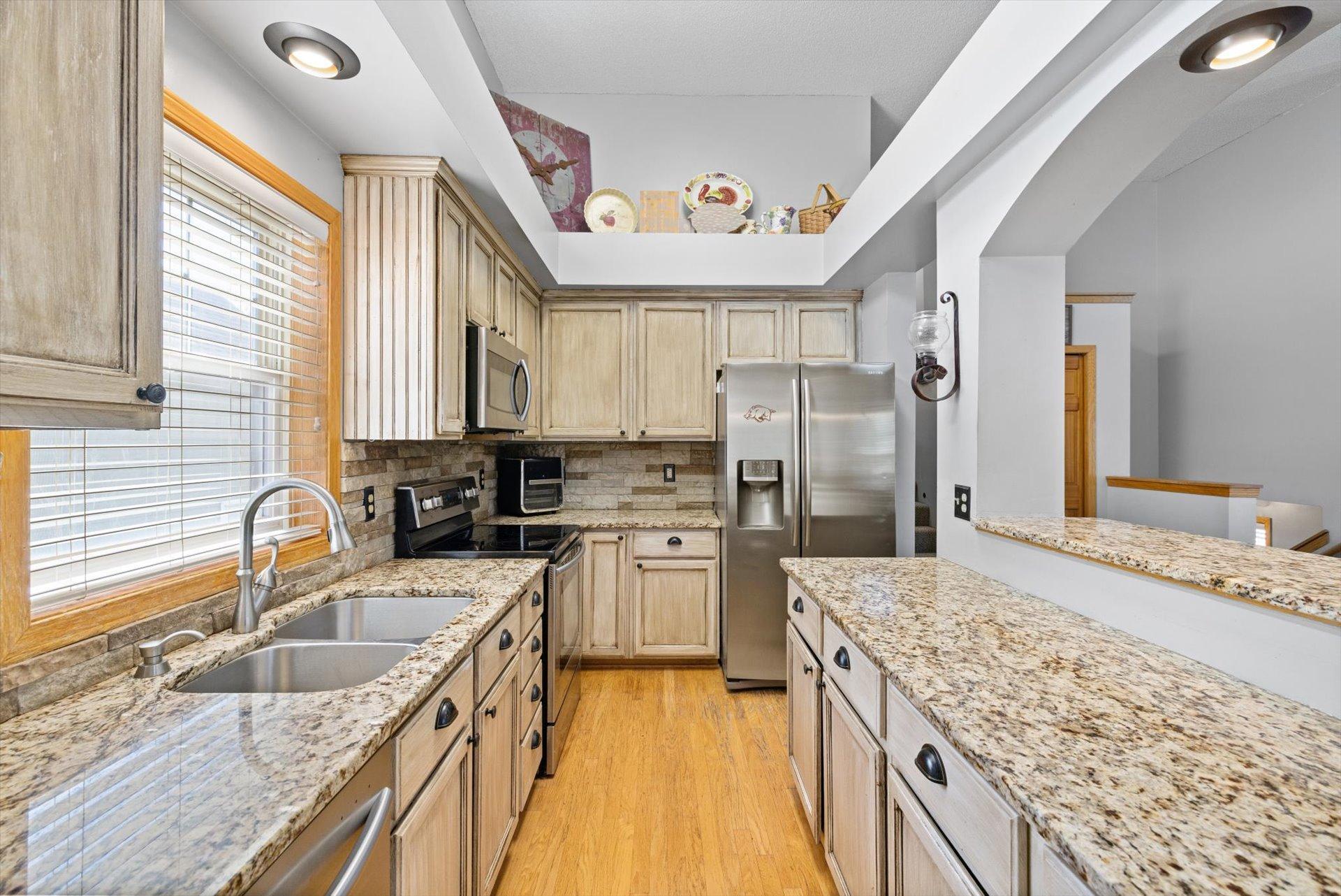 View of Residential at 10154 Country Club Curve, Woodbury MN 55129, Woodbury (4 of 23) - Mike Wilen | Minnesota Team Real Estate