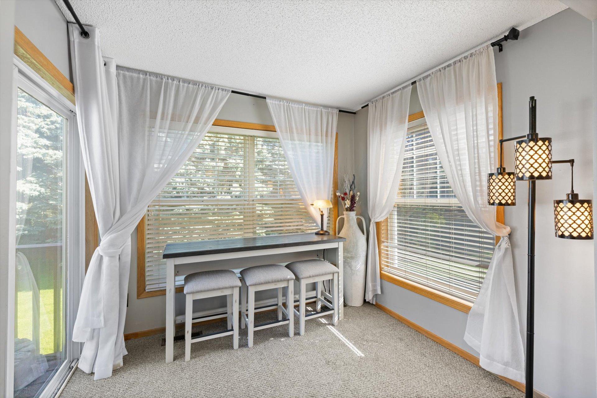 View of Residential at 10154 Country Club Curve, Woodbury MN 55129, Woodbury (6 of 23) - Mike Wilen | Minnesota Team Real Estate