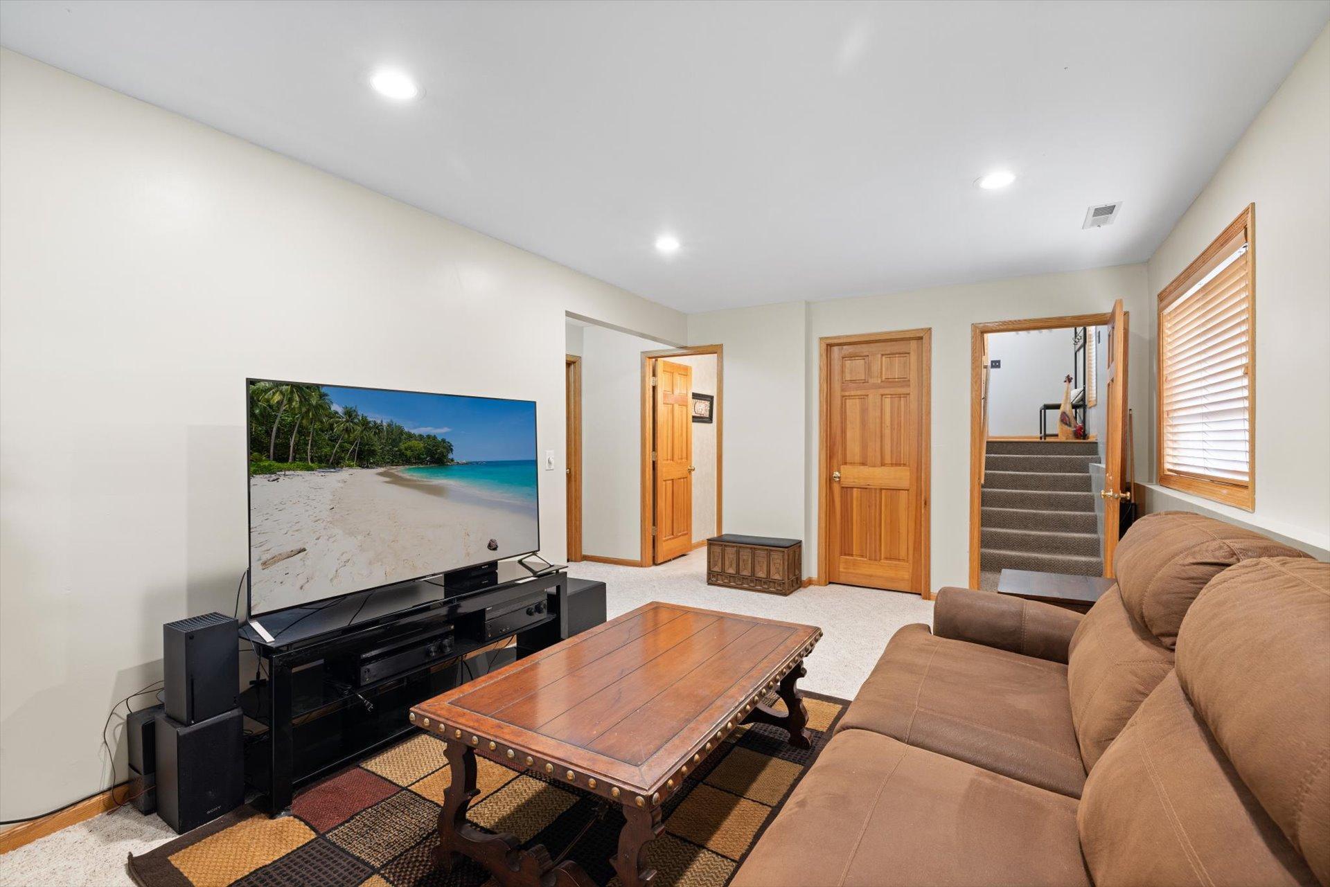 View of Residential at 10154 Country Club Curve, Woodbury MN 55129, Woodbury (11 of 23) - Mike Wilen | Minnesota Team Real Estate