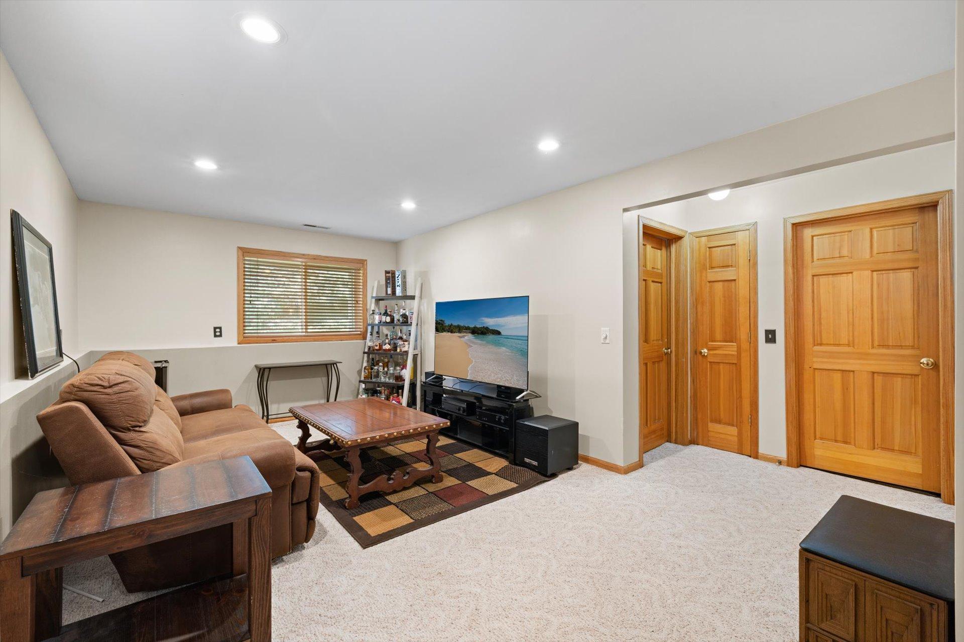 View of Residential at 10154 Country Club Curve, Woodbury MN 55129, Woodbury (10 of 23) - Mike Wilen | Minnesota Team Real Estate